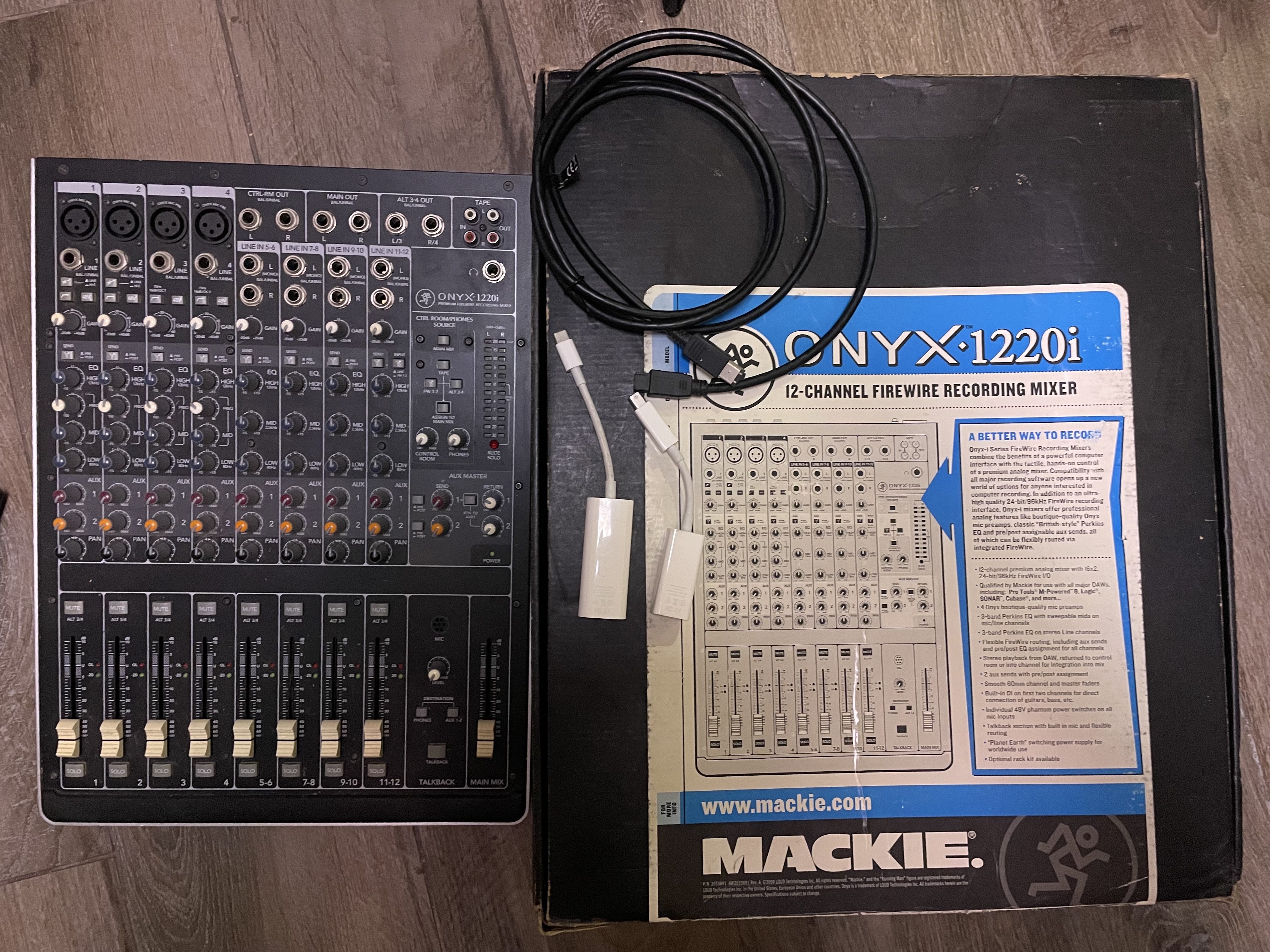  Mackie Onyx 1220i + Cables adopter (Thunderbolt-Lightning,USB Type-B, USB Type-C)