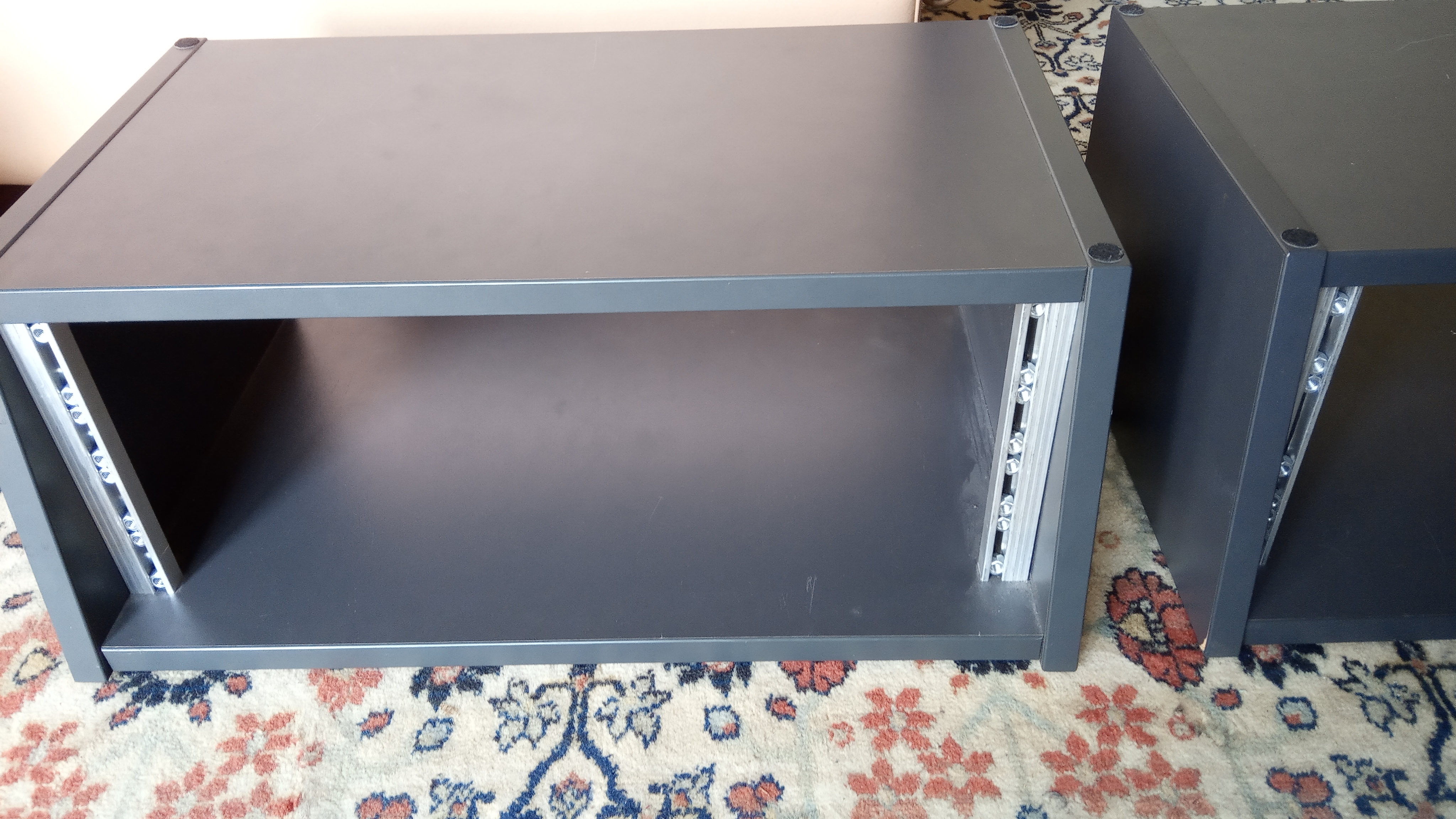 Thon Studio Desktop Rack 4U (98612)