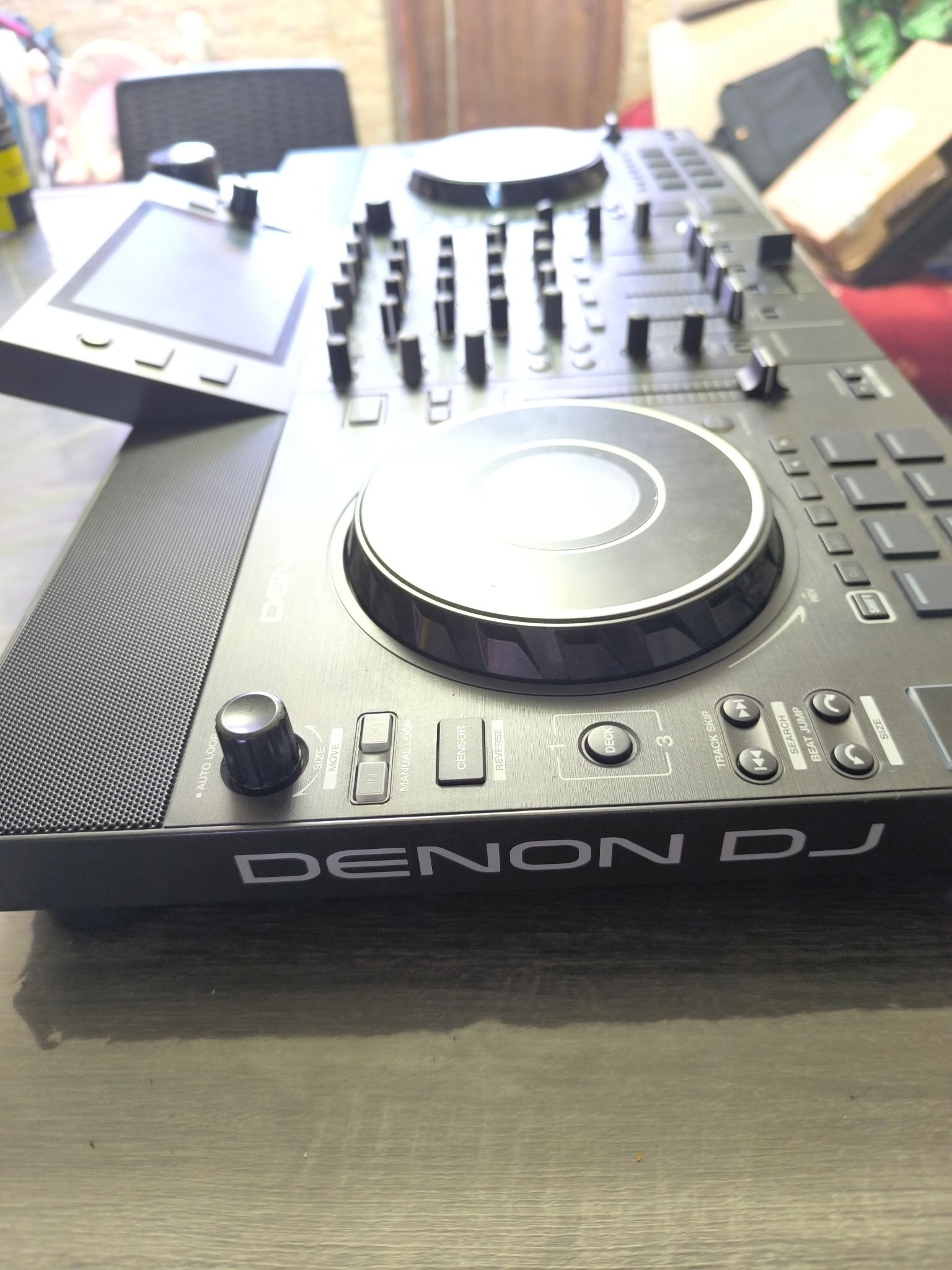 Vend contrôleur DJ Denon SC live 4