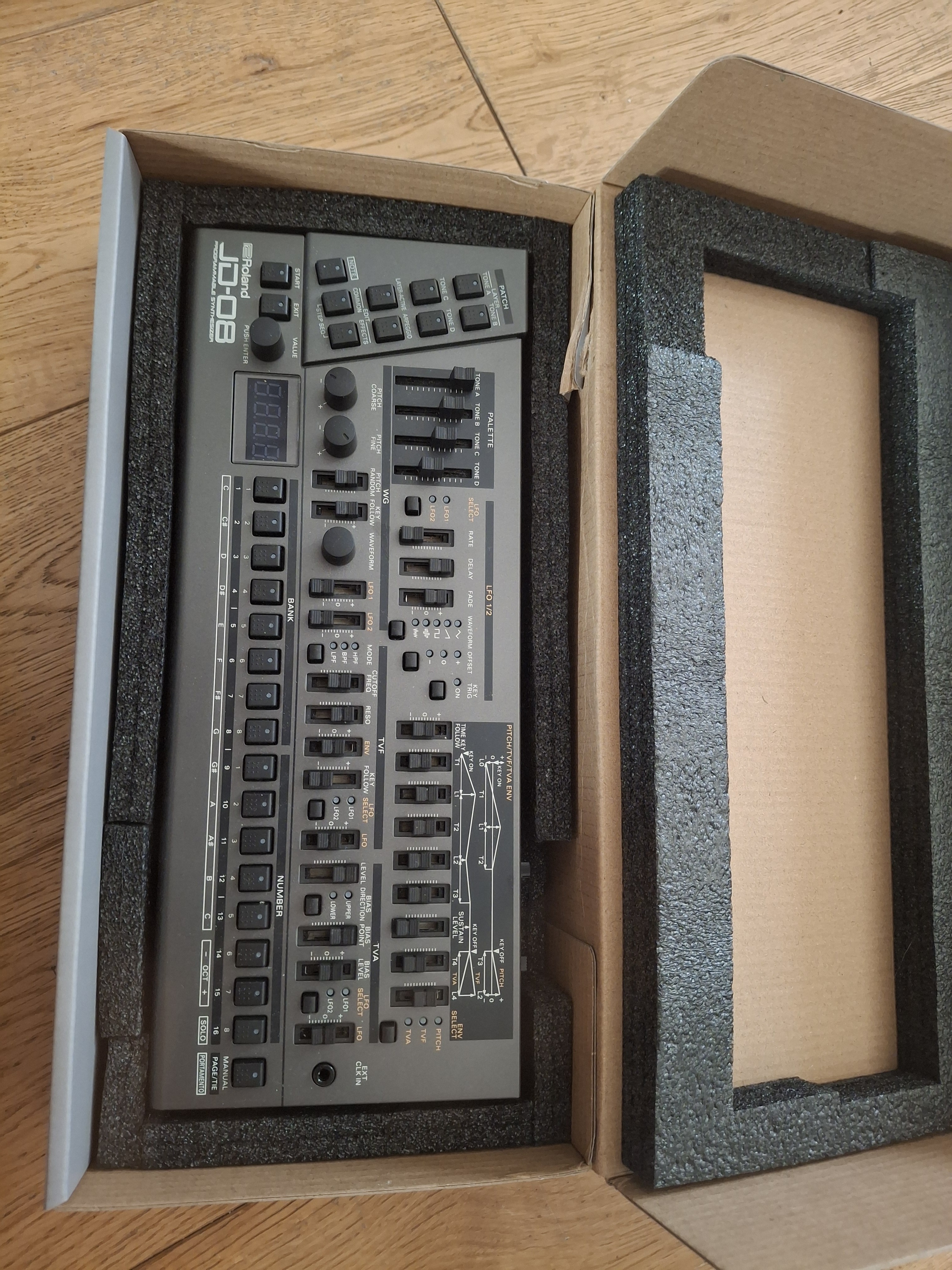 Roland jd 08