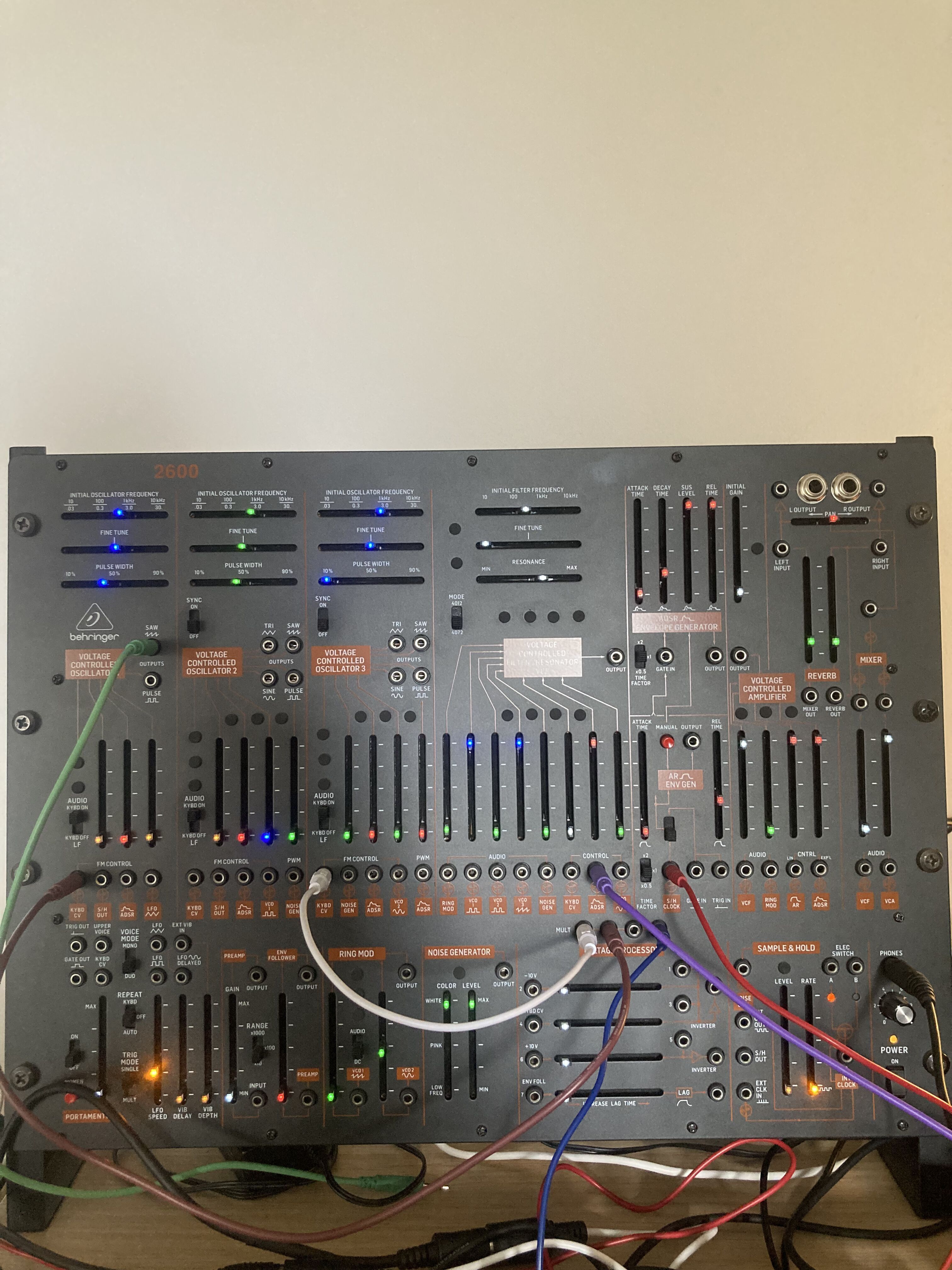 Vends Behringer 2600