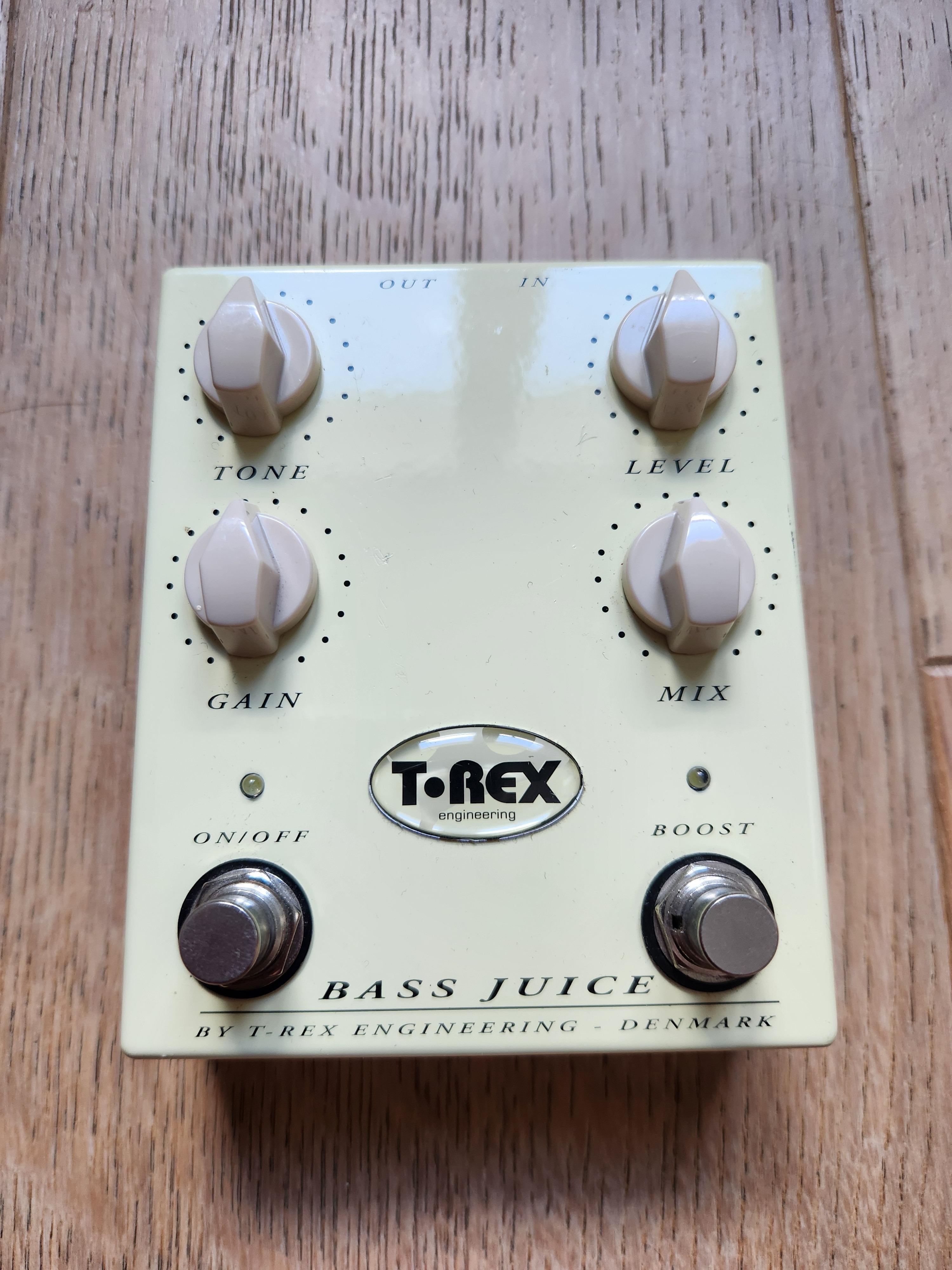 T-Rex Bass Juice, avec boîte
