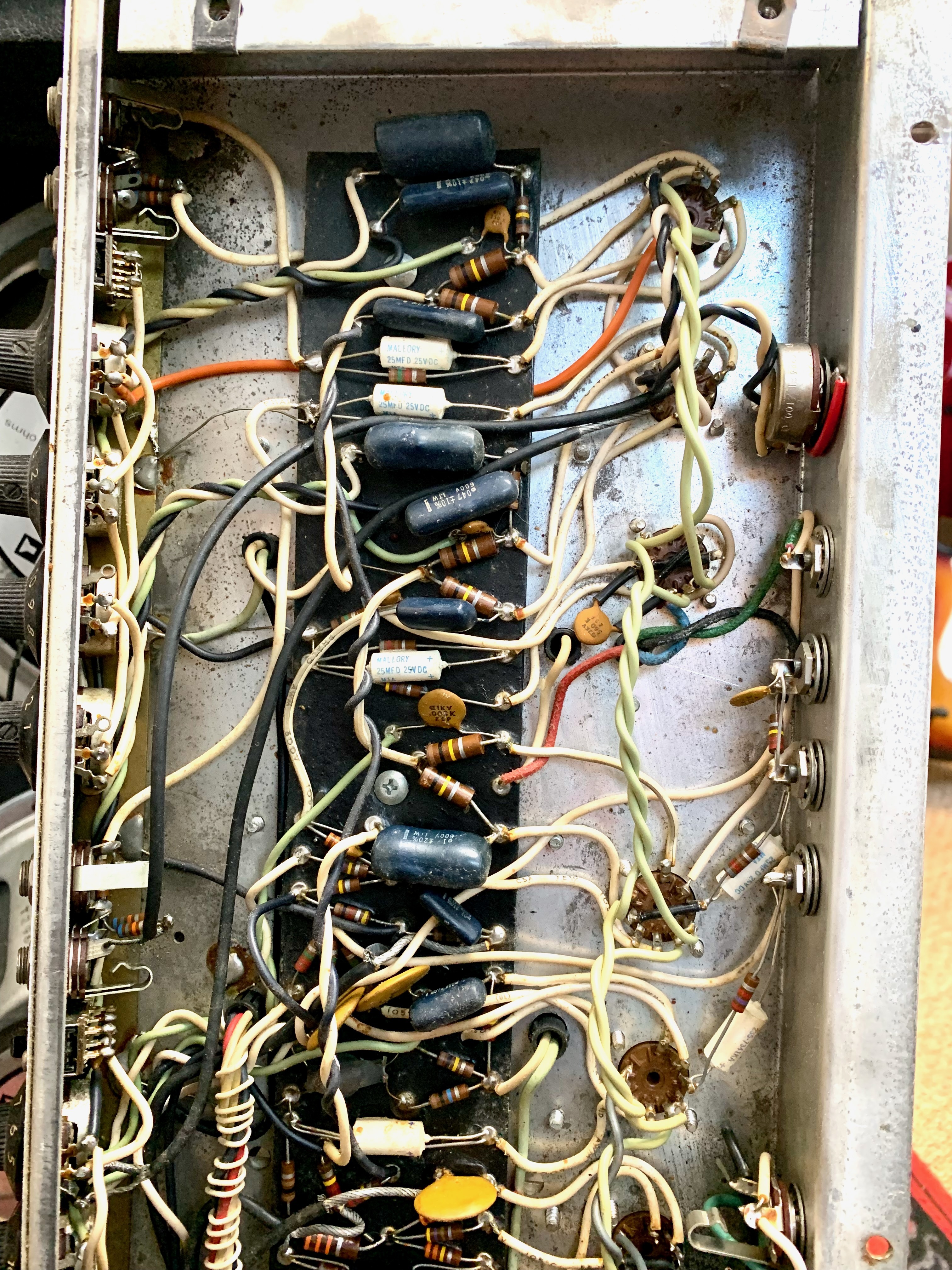 Fender Twin Reverb "Silverface" (1968-1982) (84007)