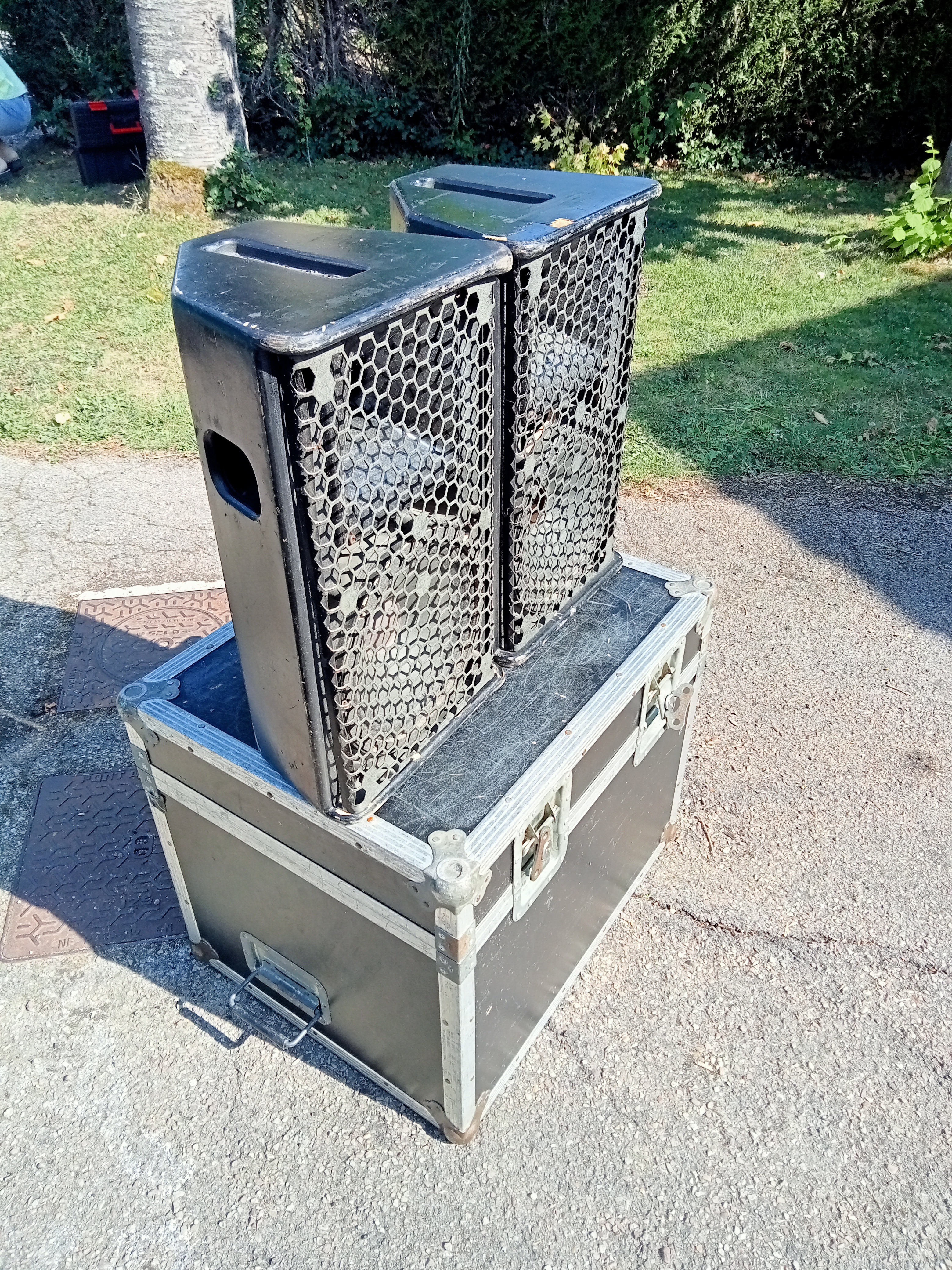 Vends 2 ENCEINTES NEXO PS10 + PROCESSEUR PS10 + AMPLI AMCRON 1200 + PATCH + RACK 4U + FLIGHT CASE