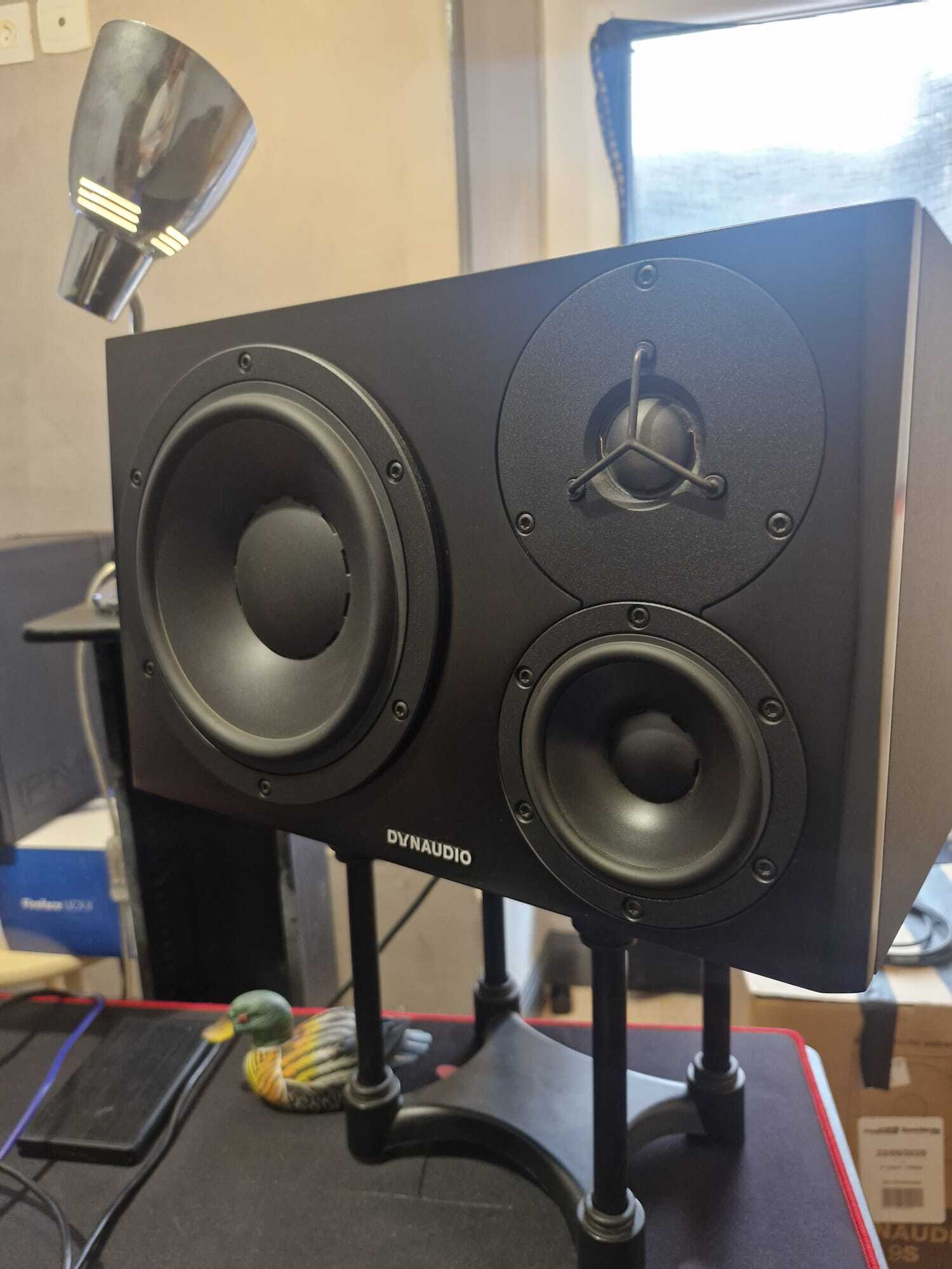 Vends Paire Dynaudio LYD48 Noire.