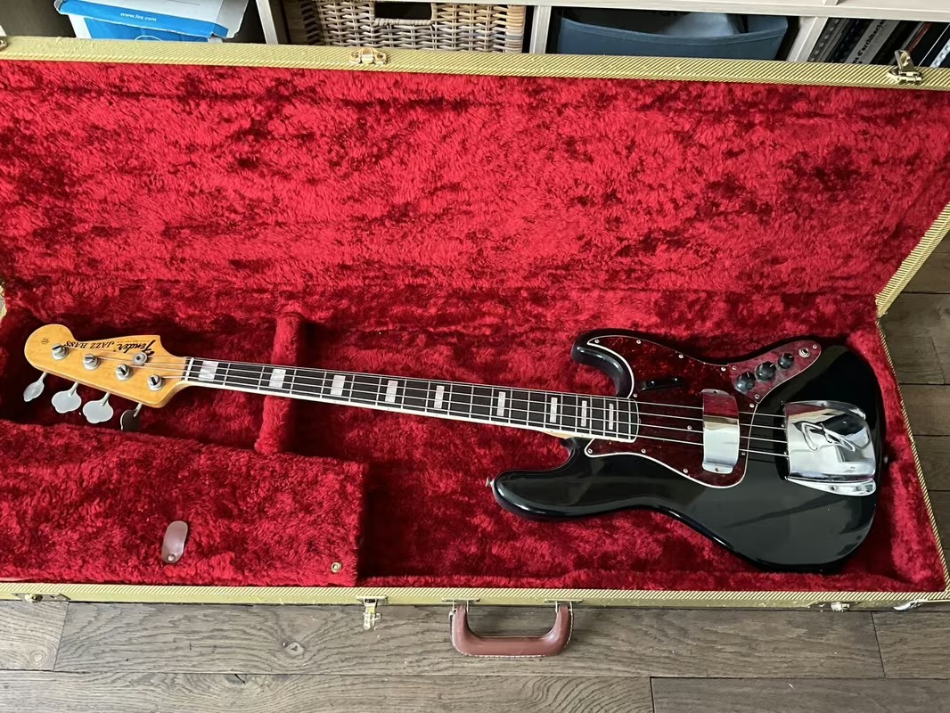 fender-jazz-bass-5217294@2x