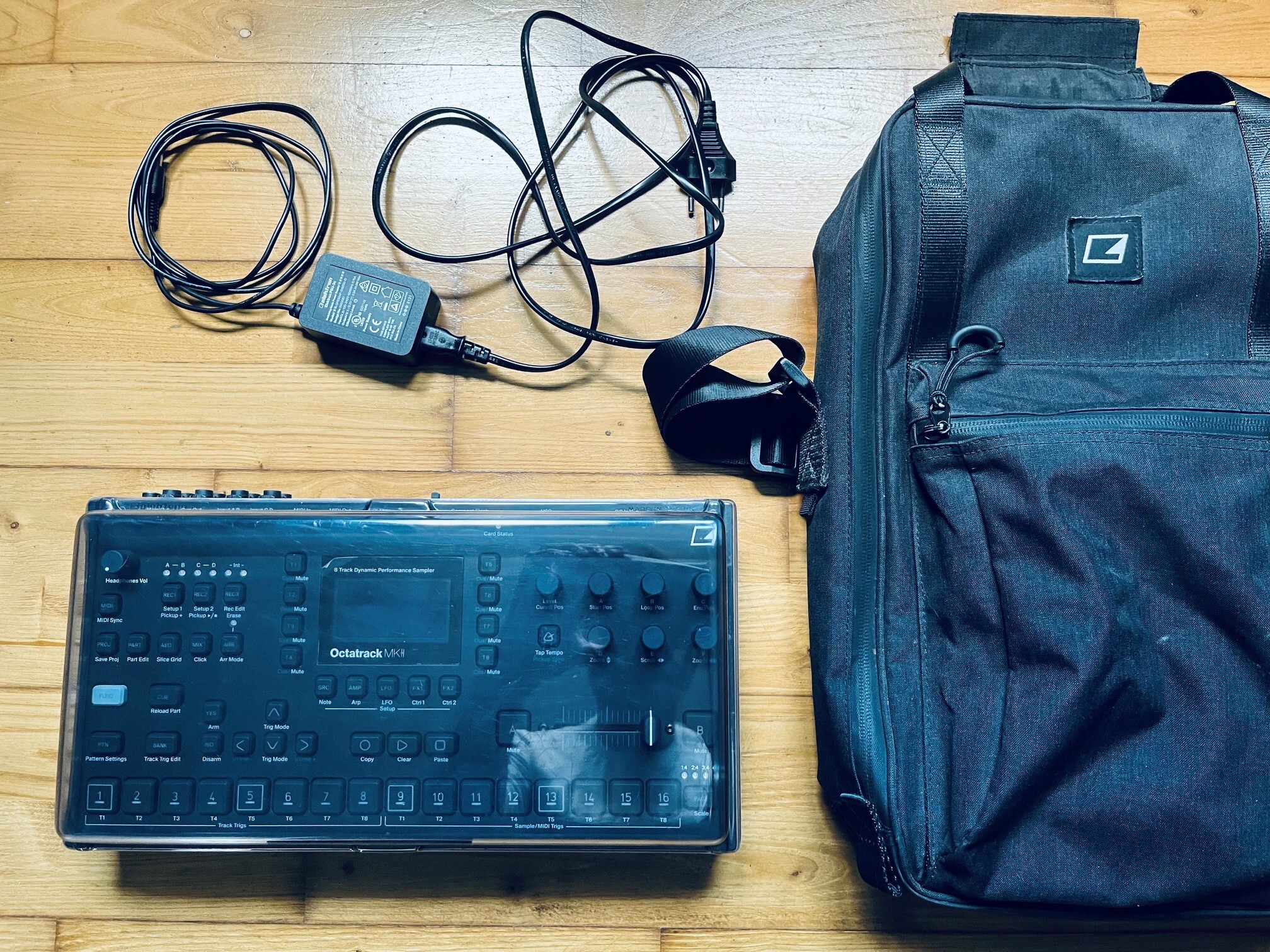 Octatrack MKII Black + Decksaver + Sac ECC-7 + CF 64Go