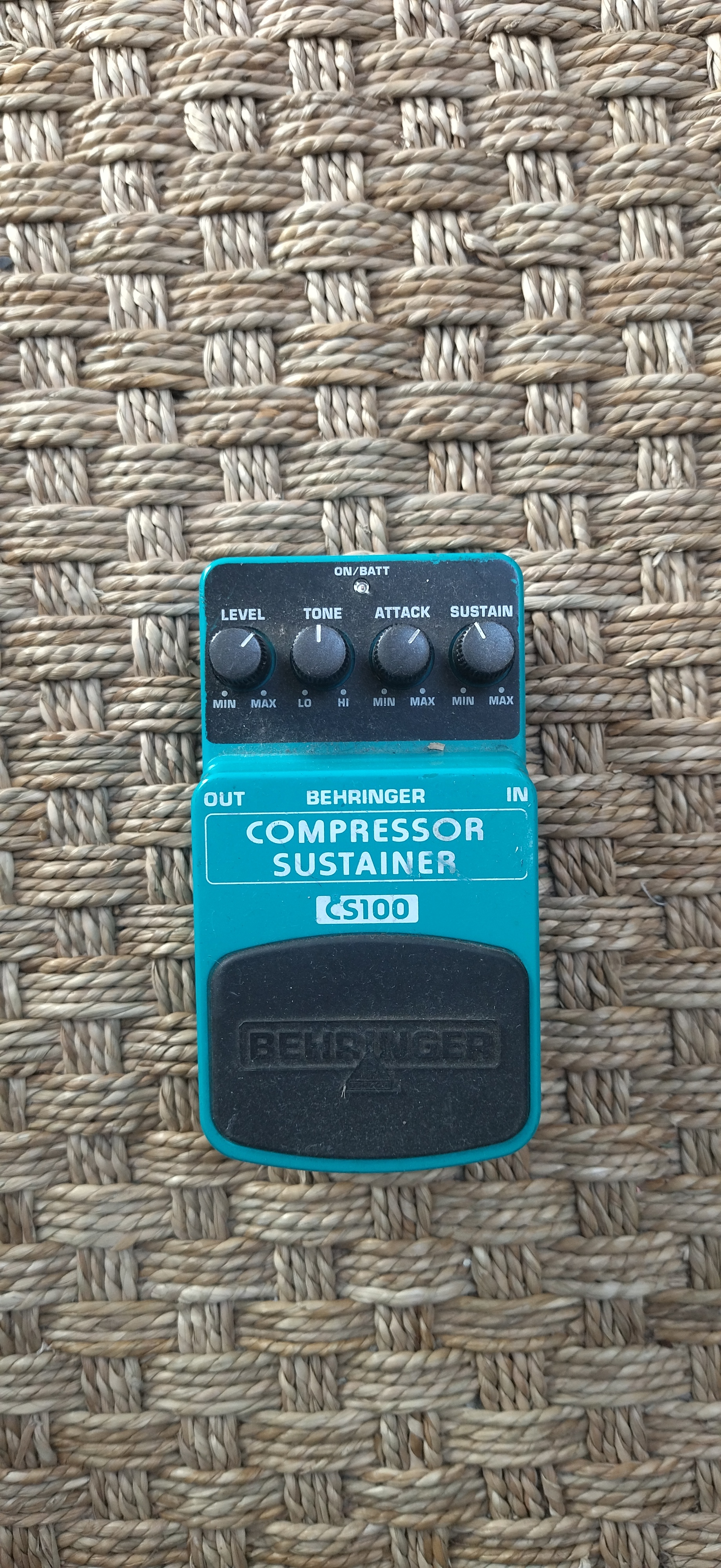Behringer CS100