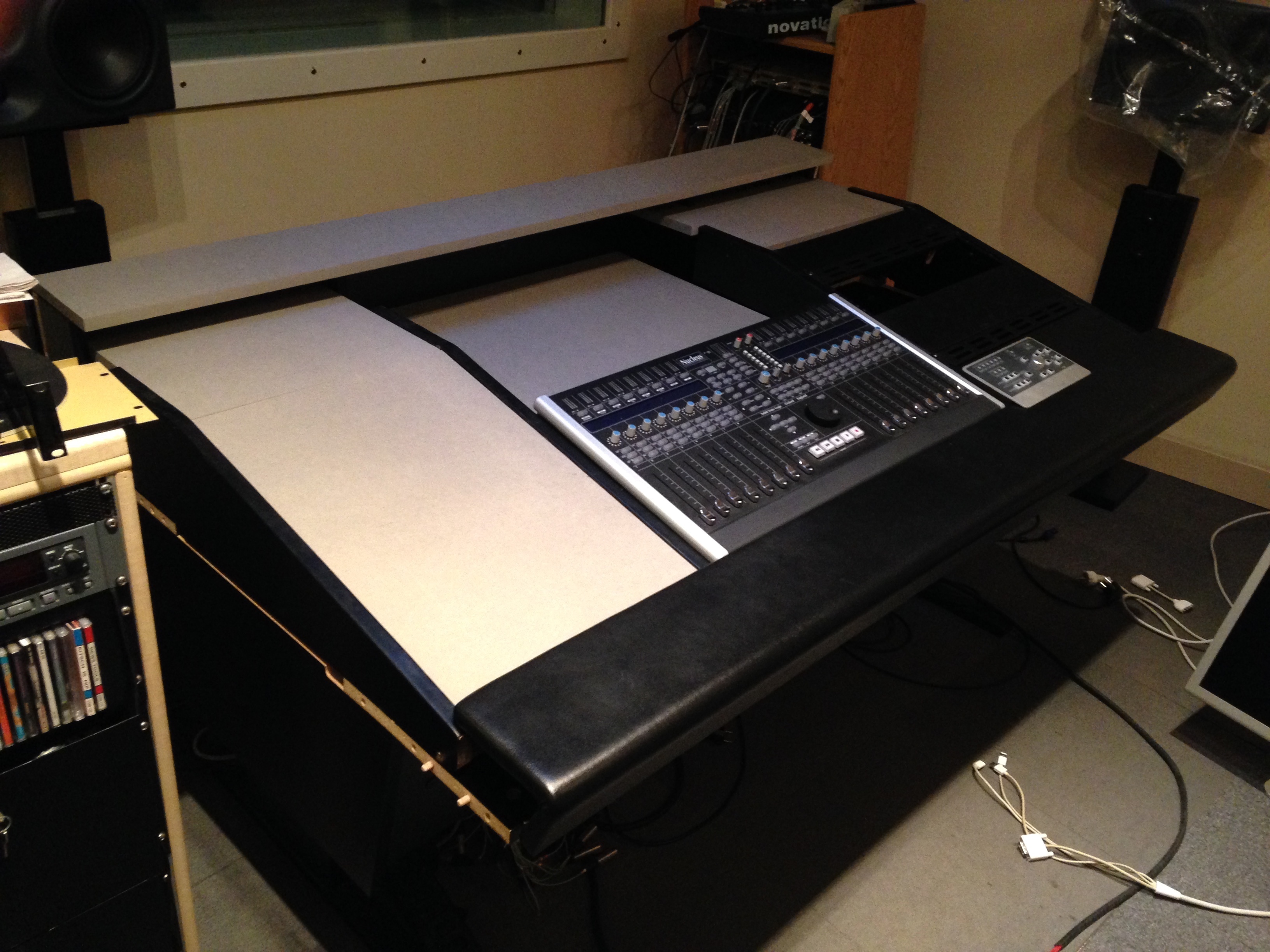 meuble-studio-refection pour SSL Nucleus-01