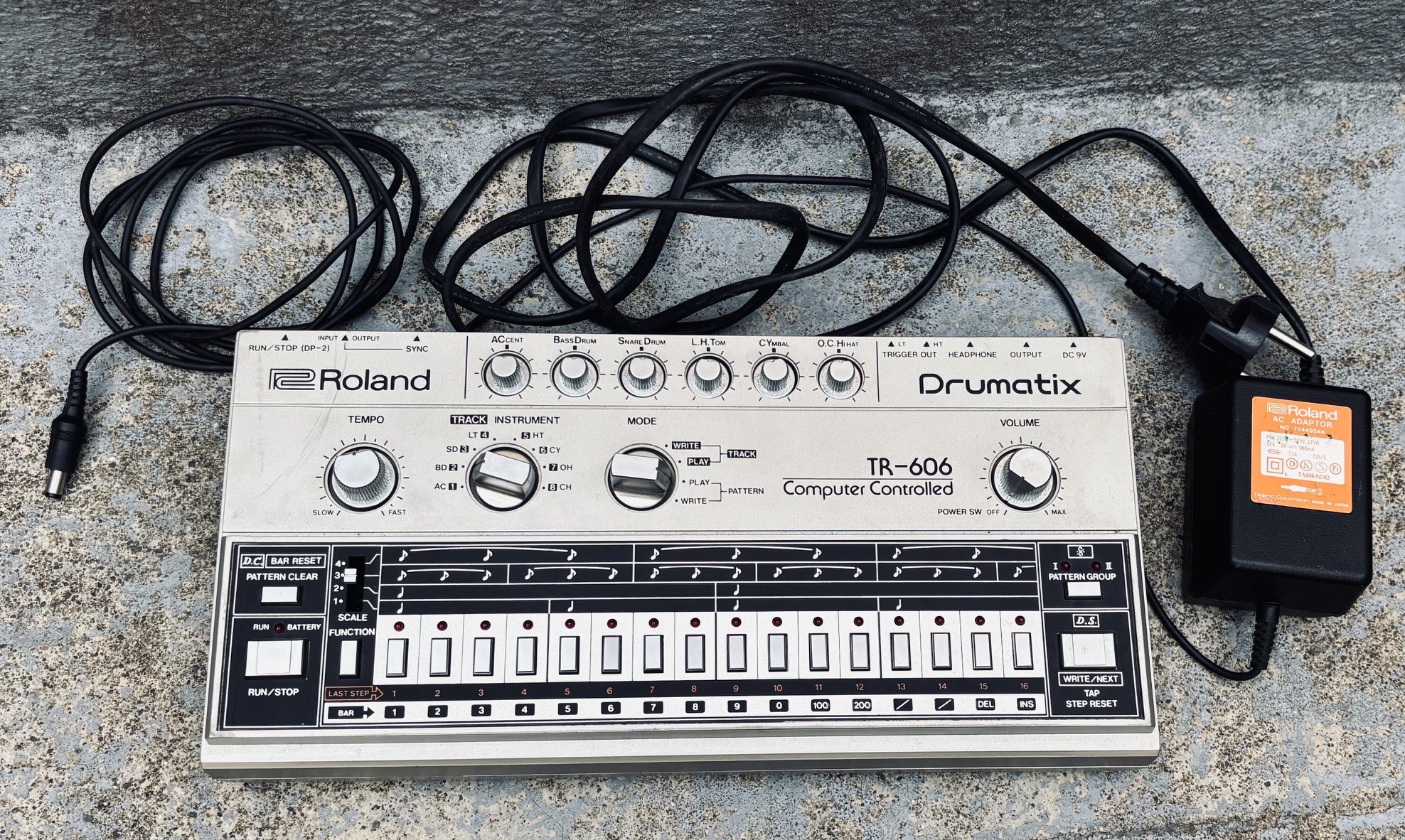 TR606 roland vintage avec sacoche de transport d'origine
