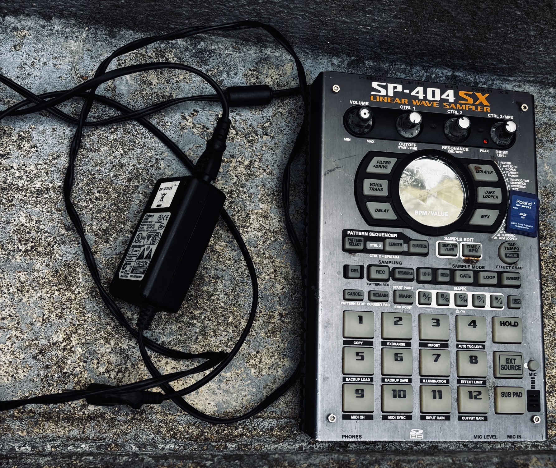 vends Roland SP404SX
