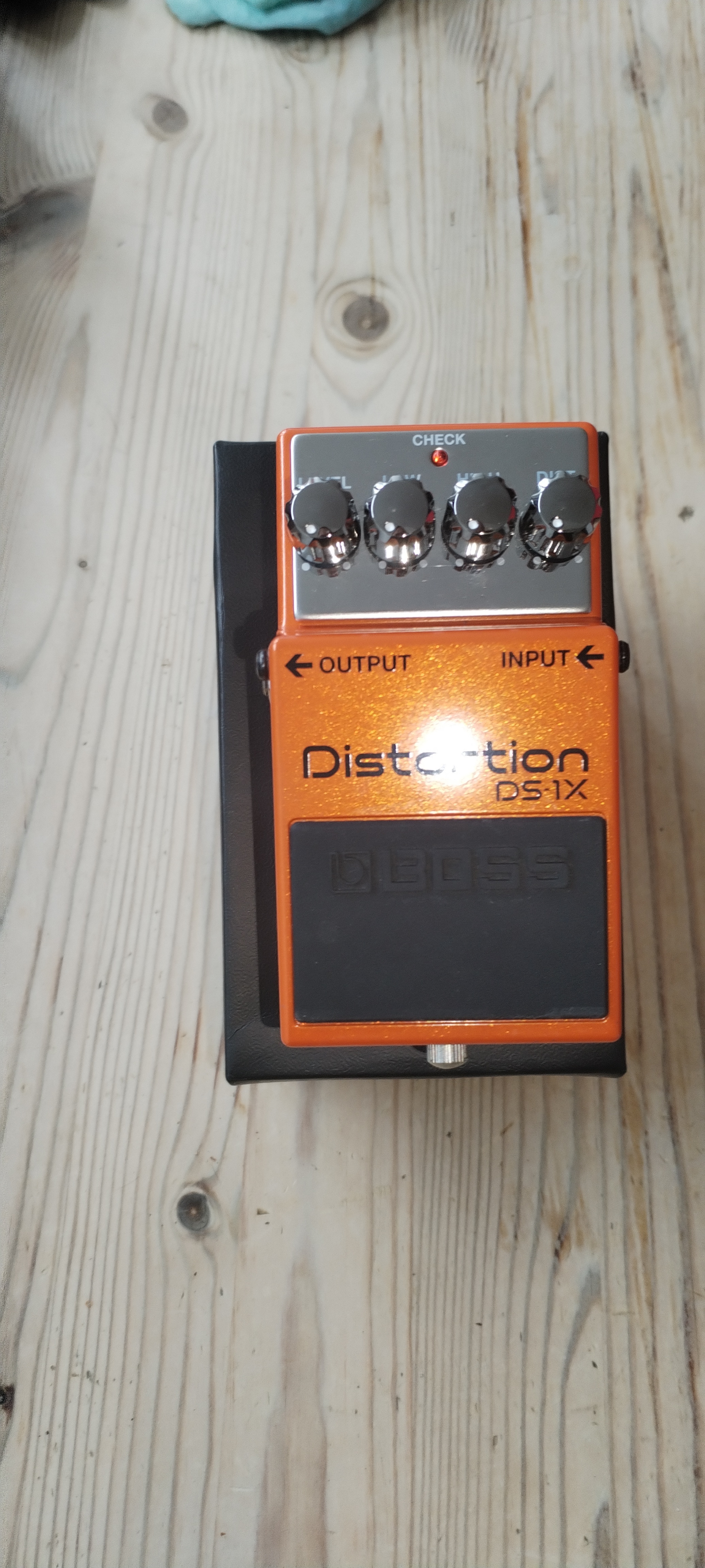 Vends Boss DS 1 X Distorsion état neuf