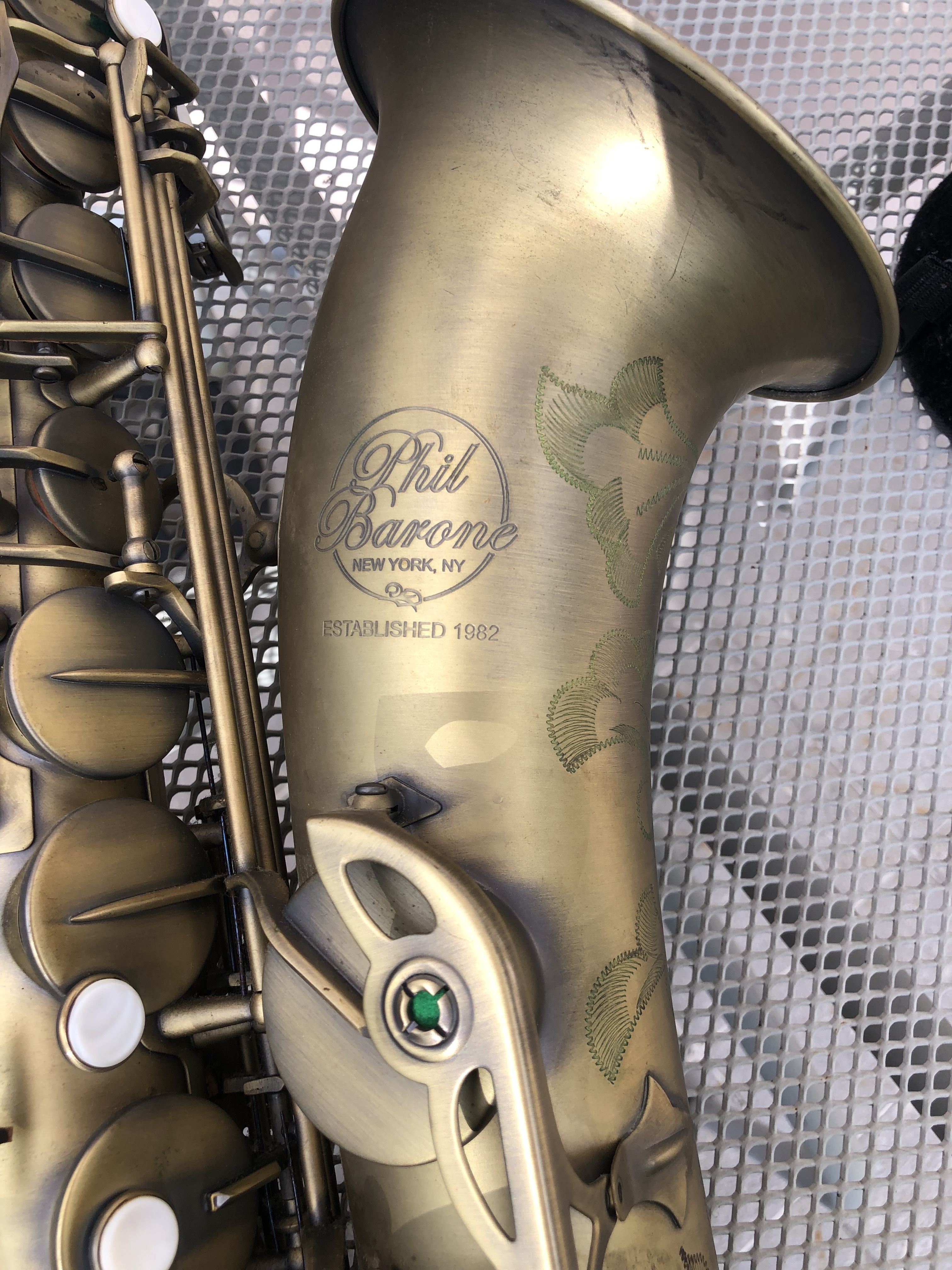 Saxophone ténor Phil Barone – finition antique bronze – acheté neuf 2008 – étui rigide