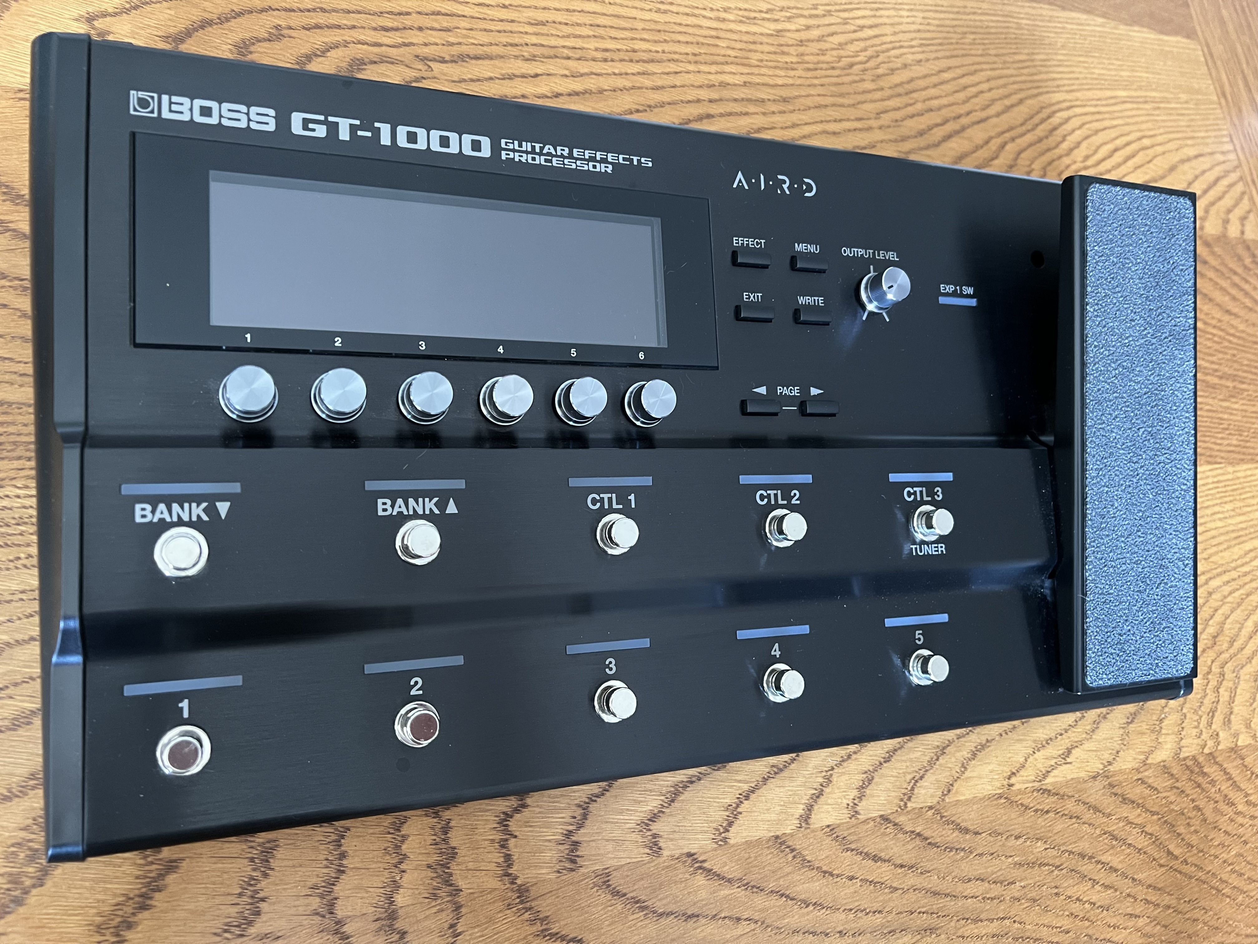Boss gt1000 comme neuf première main jamais sorti