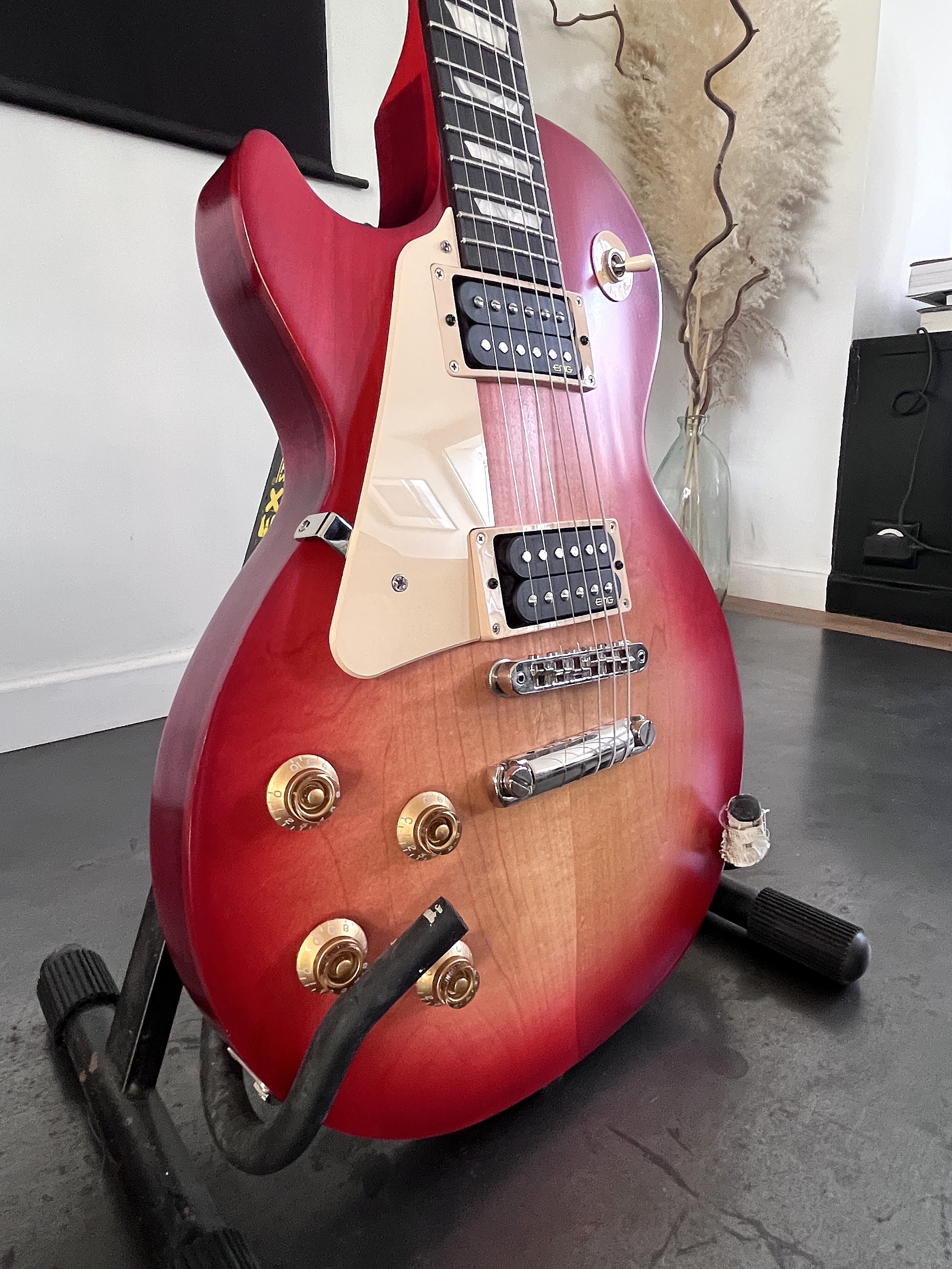 [VDS] Gibson Gaucher Les Paul Tribute 2022 / Mics EMG Fat 55 / Etat Neuf