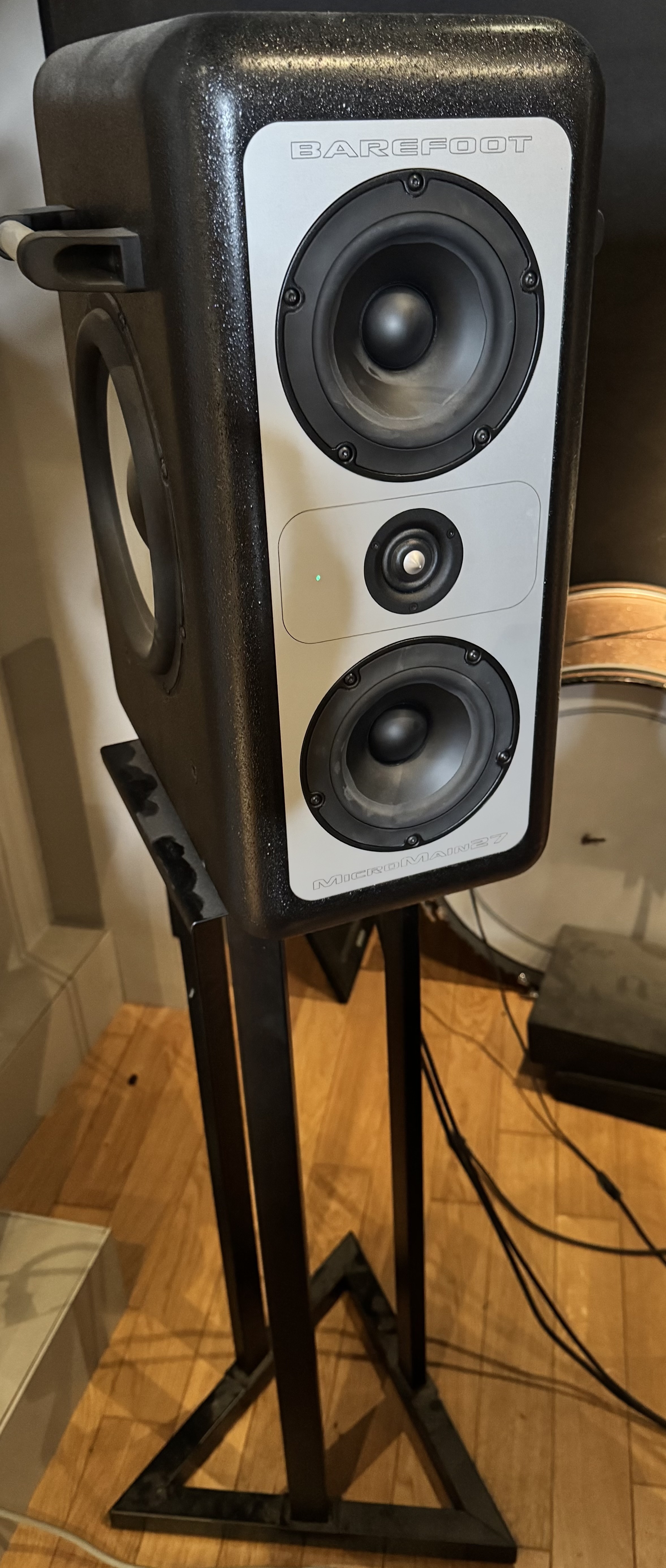 Barefoot MicroMain27 Pair – Professional Active Studio Monitors (+ stands)