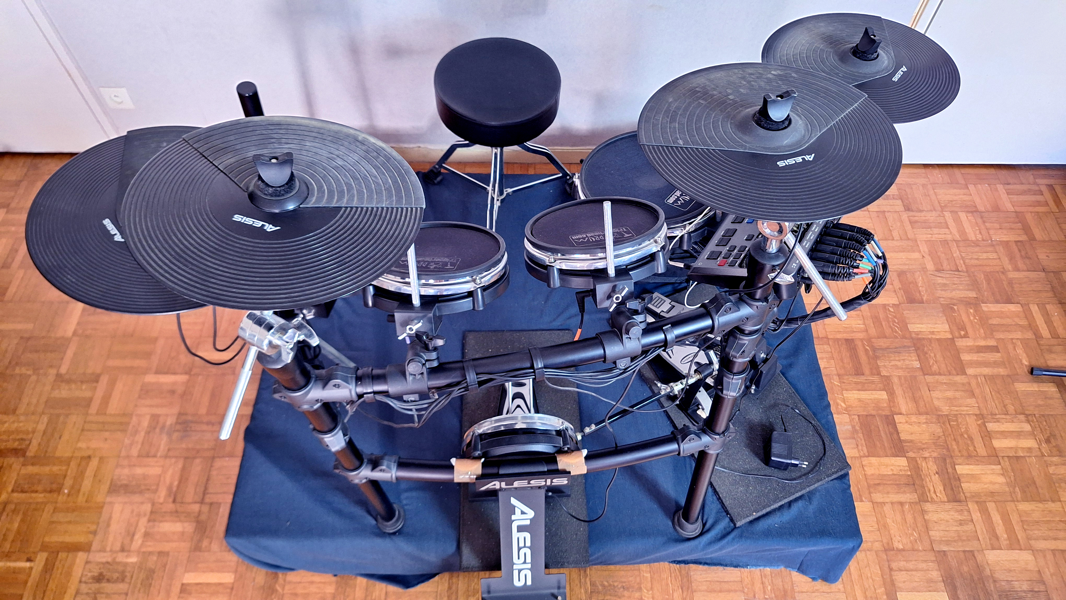 Alesis DM10 Studio Kit (2011) (22919)