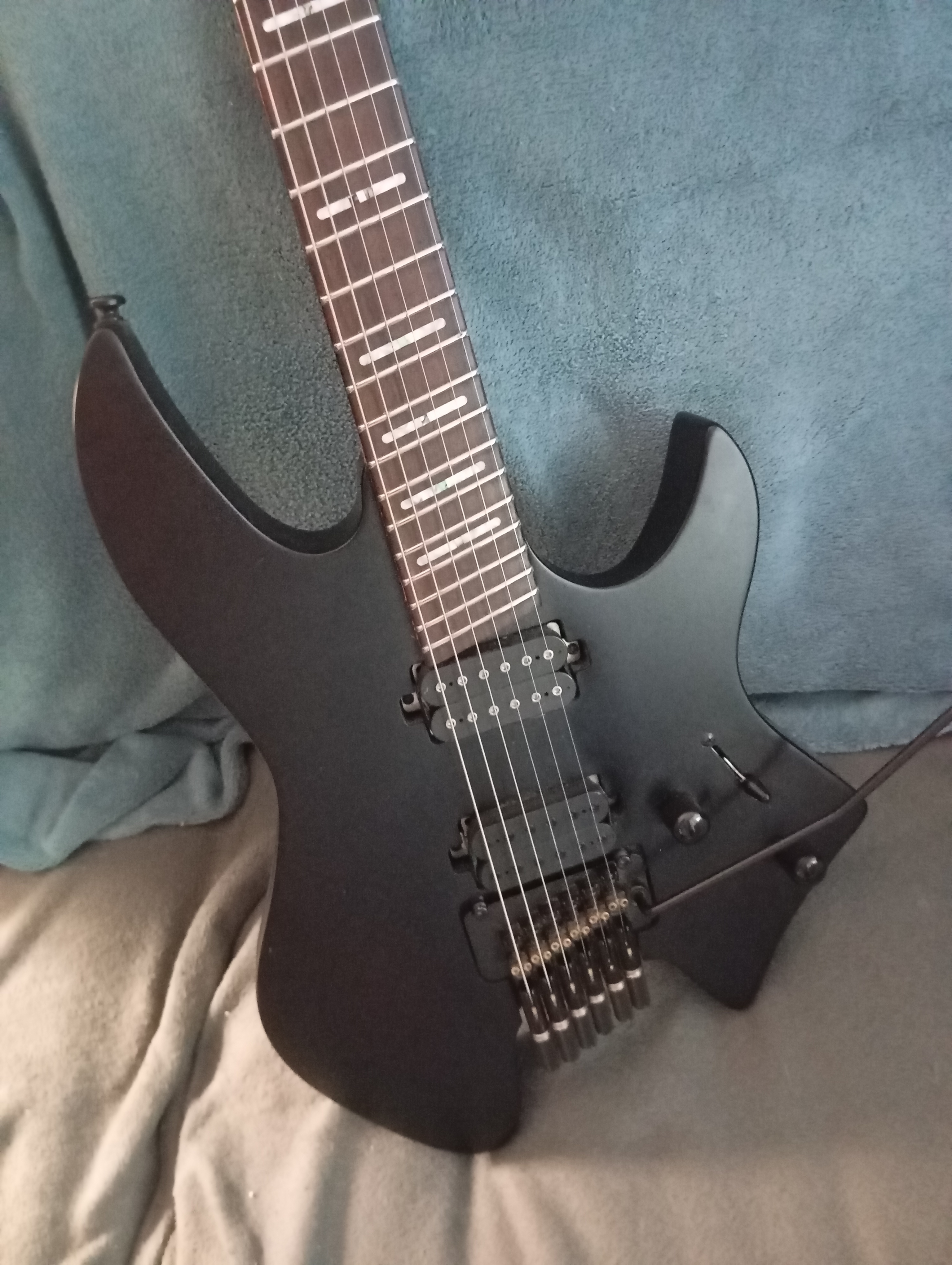 Vends guitare headless très recente