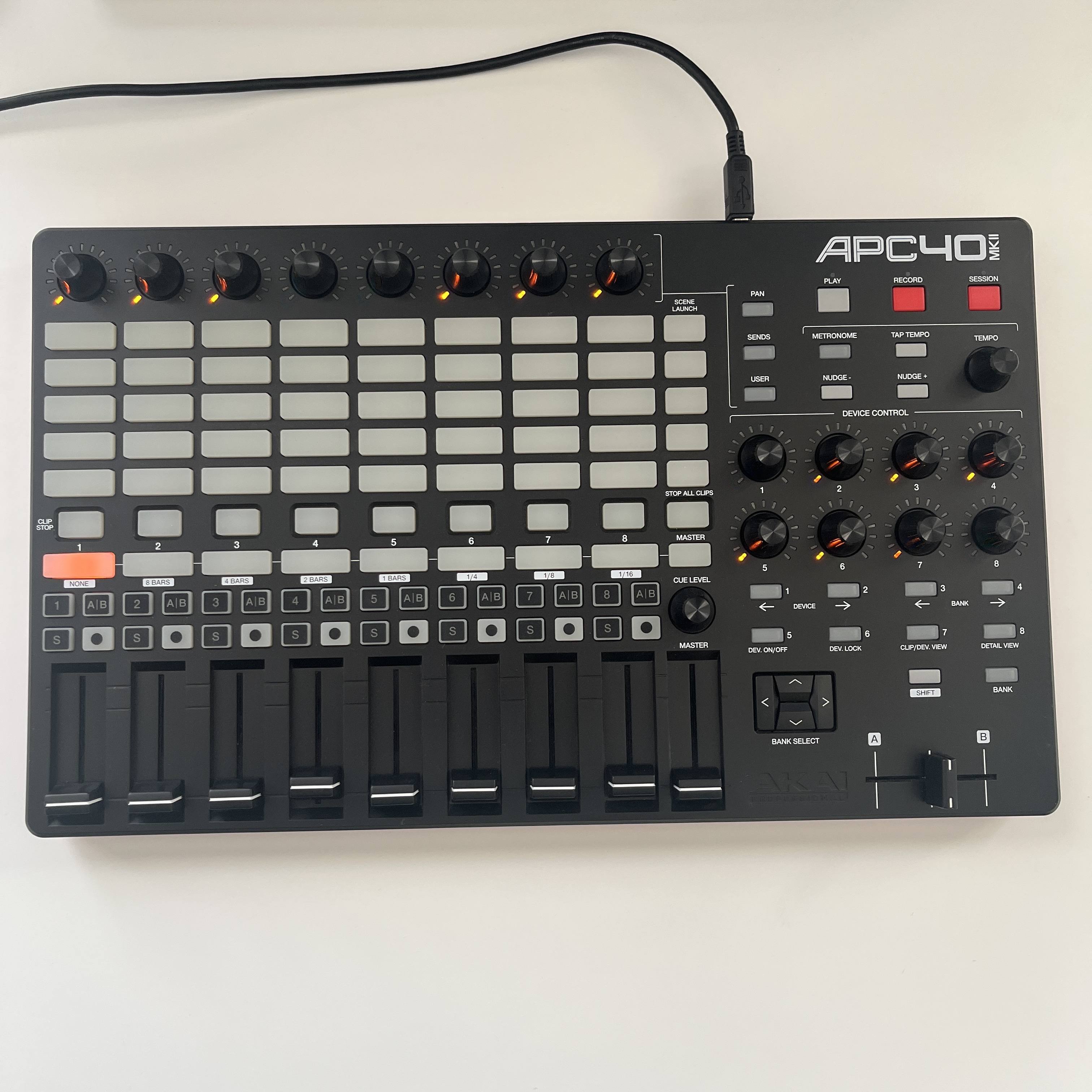 Vends Akai APC 40 MK2 