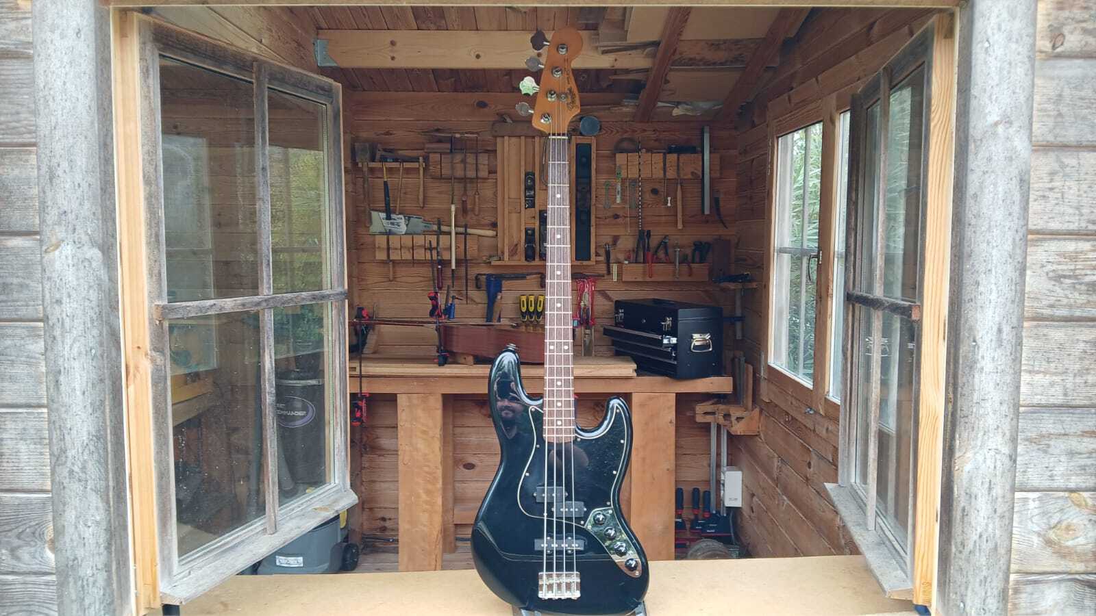 Fender Jazz Bass Standard Signature Reggie Hamilton