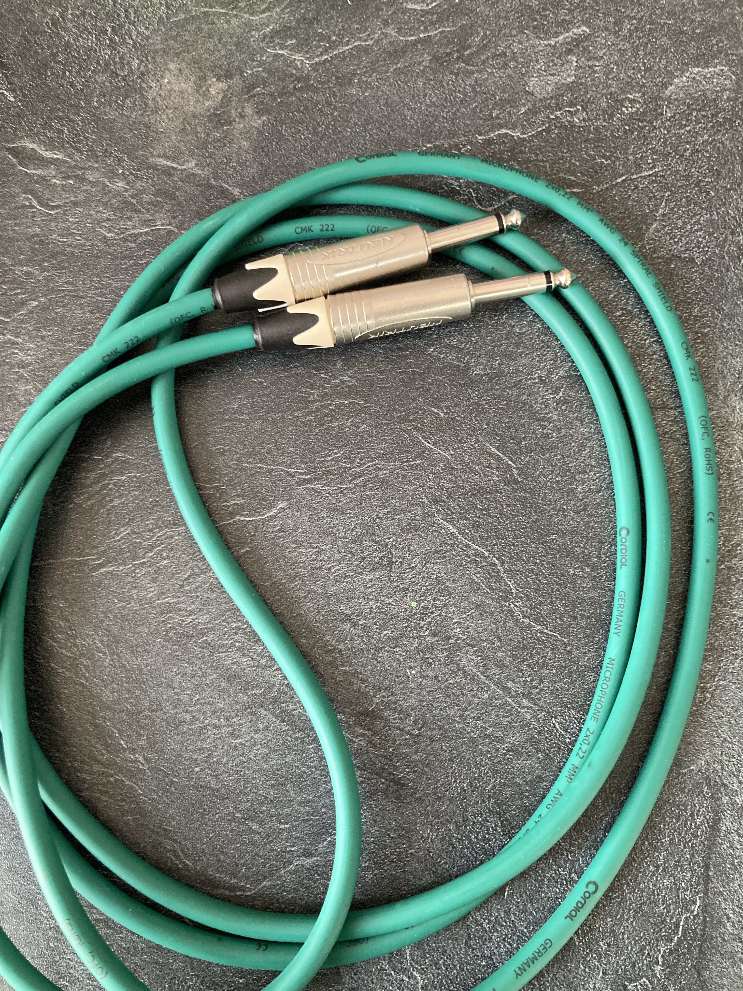 Vends Cable guitares et instruments, soudure à la main, Cable Cordial avec Fiche Jack Neutrik, 2,60 mètres
