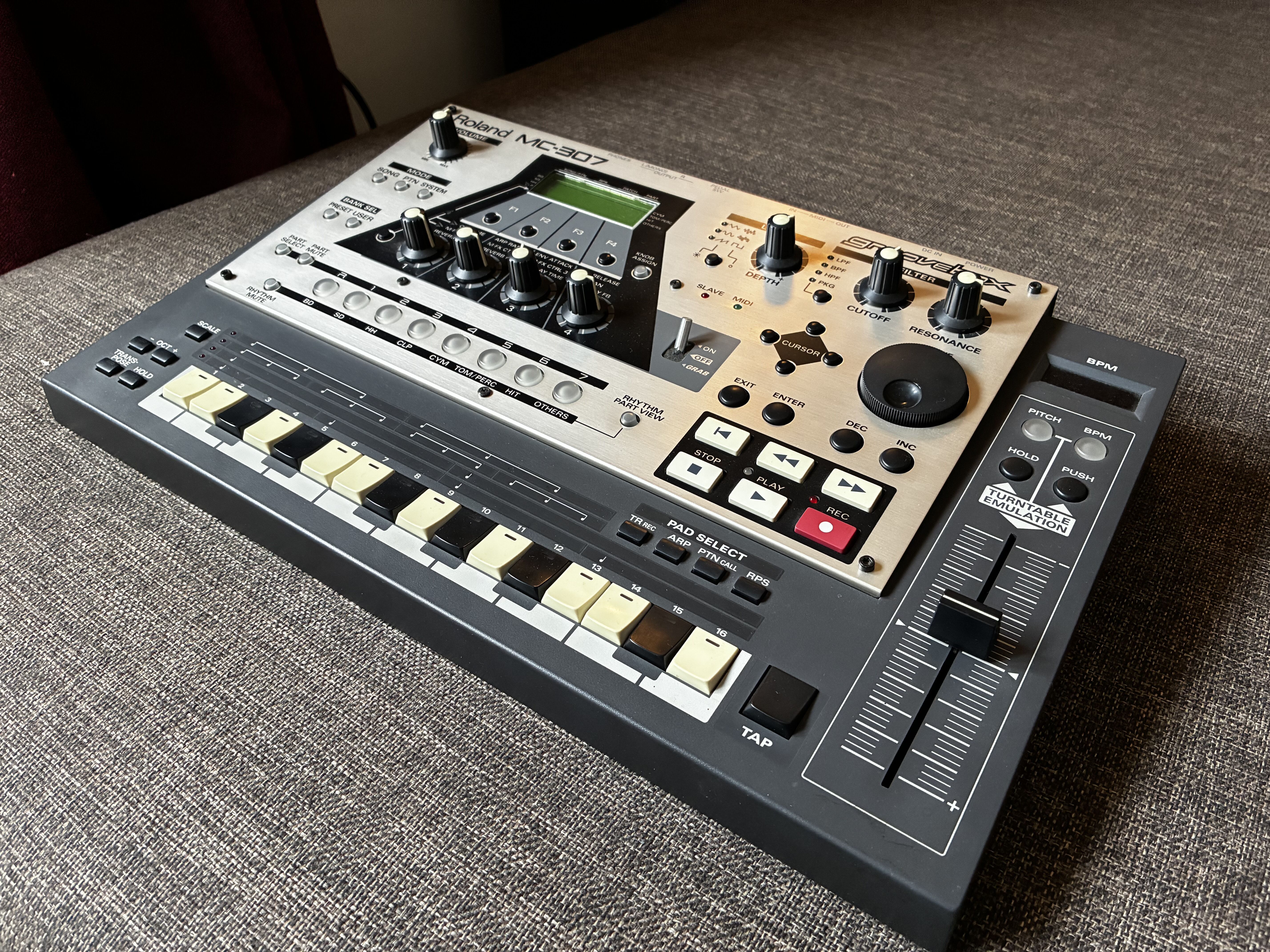 Vends Roland MC-307