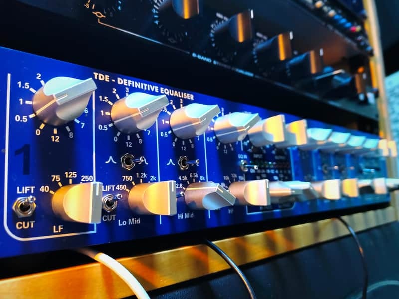 TFPro P9 mastering EQ high pass low pass shelves paramétrique - Trident A-Range conception, WIE NEU