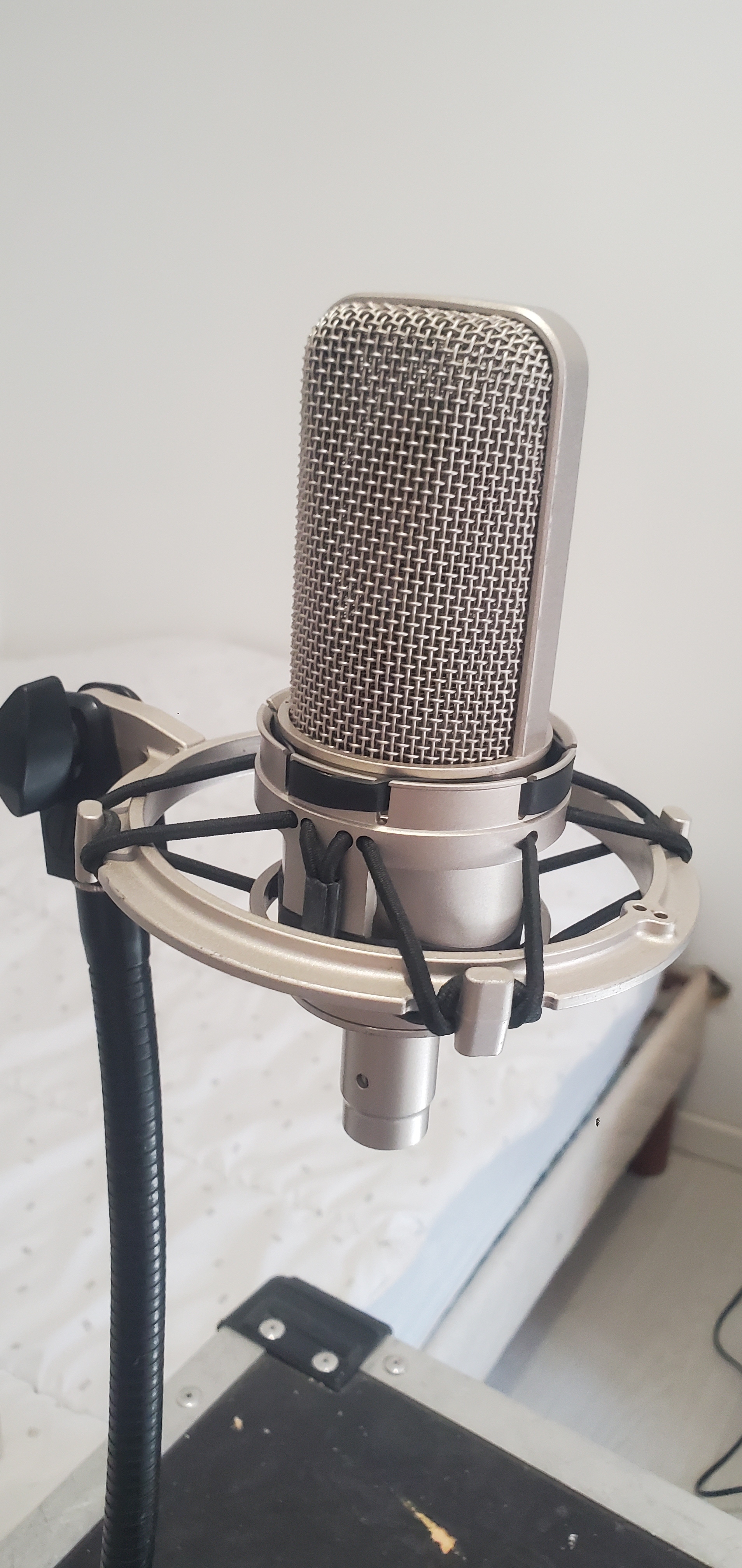 MICRO AUDIO TECHNICA AT 4047 SV + Suspension  