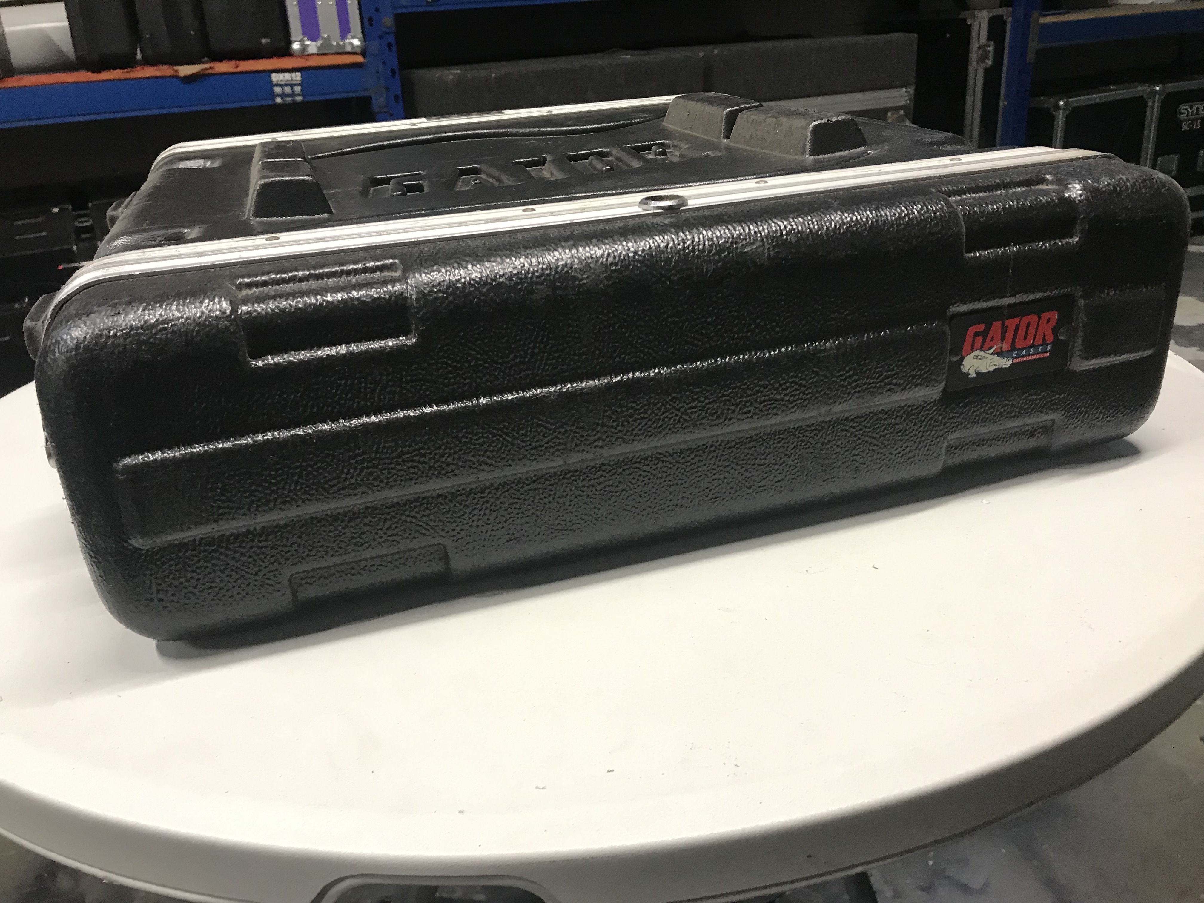 Vends rack 19" GATOR GR2L