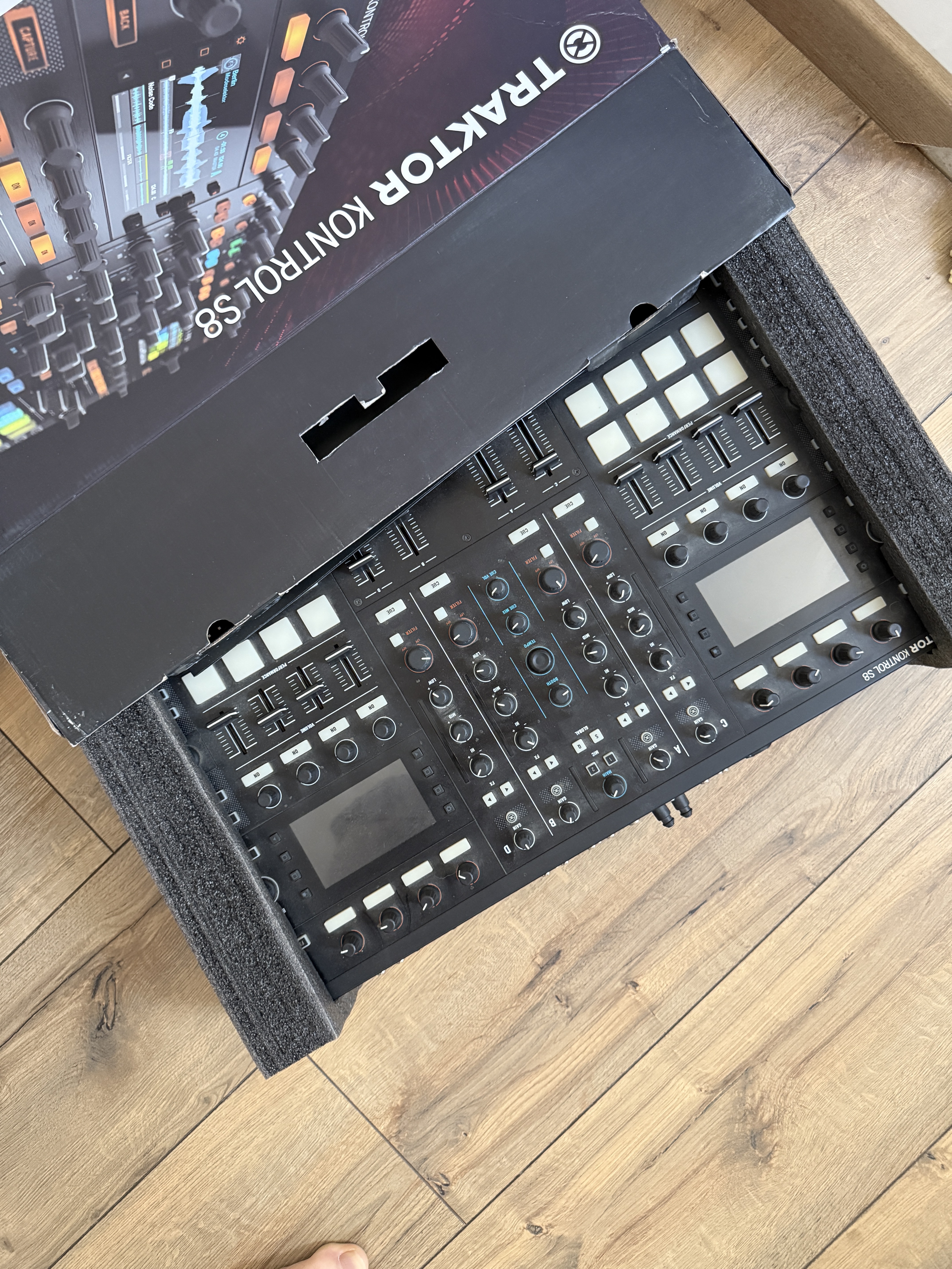Native Instruments Traktor Kontrol S8 (59246)