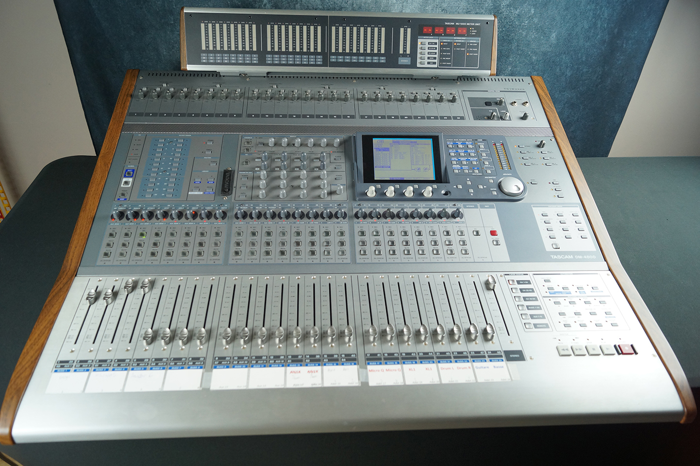 Dm4800 etat impeccable. Changement de setup. J'ai une 3200 qui prend moins de place.
