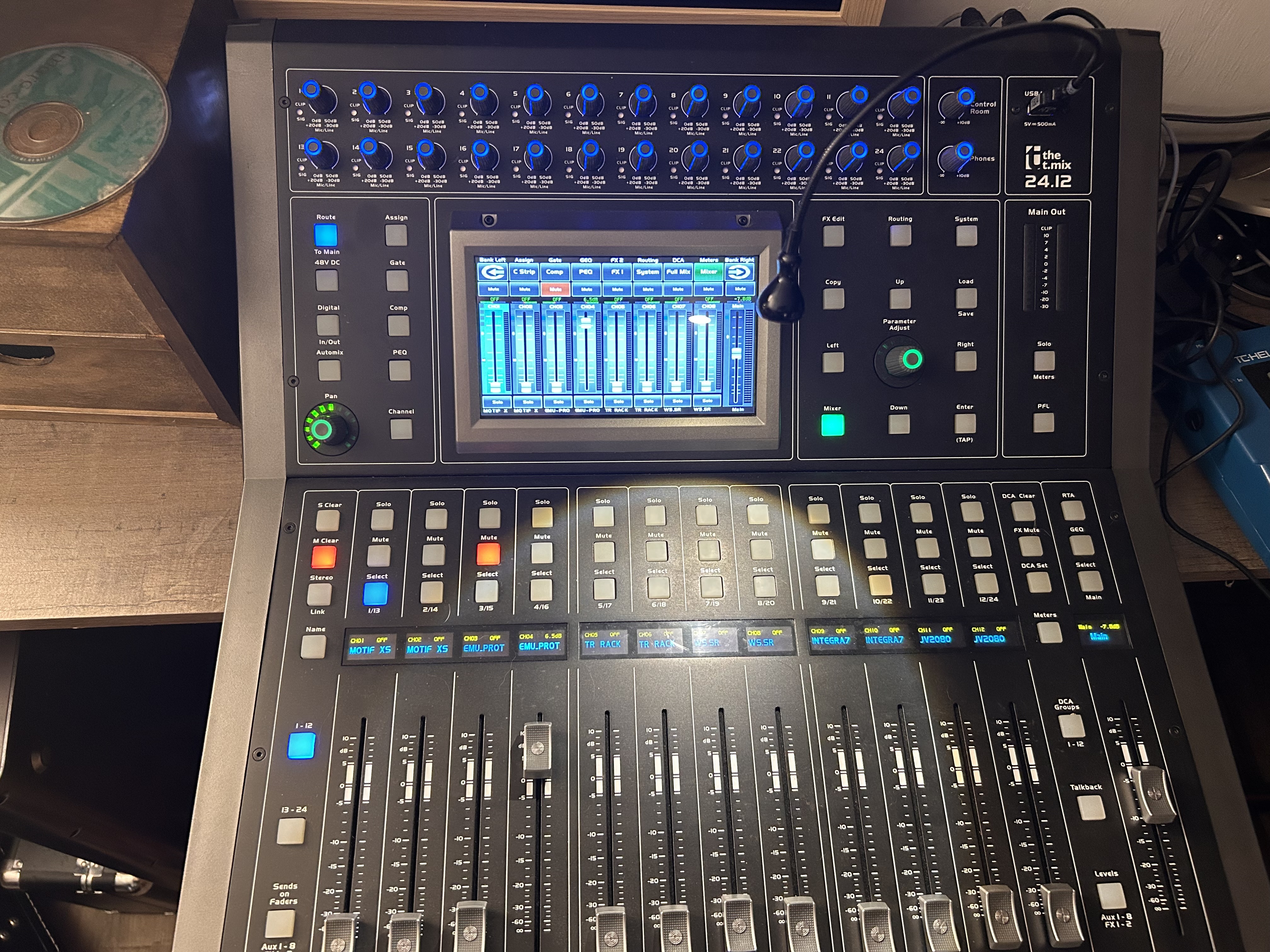 Table de mixage numérique the t.mix 24.12 – 24 entrées, 12+1 faders motorisés, écran tactile 7"