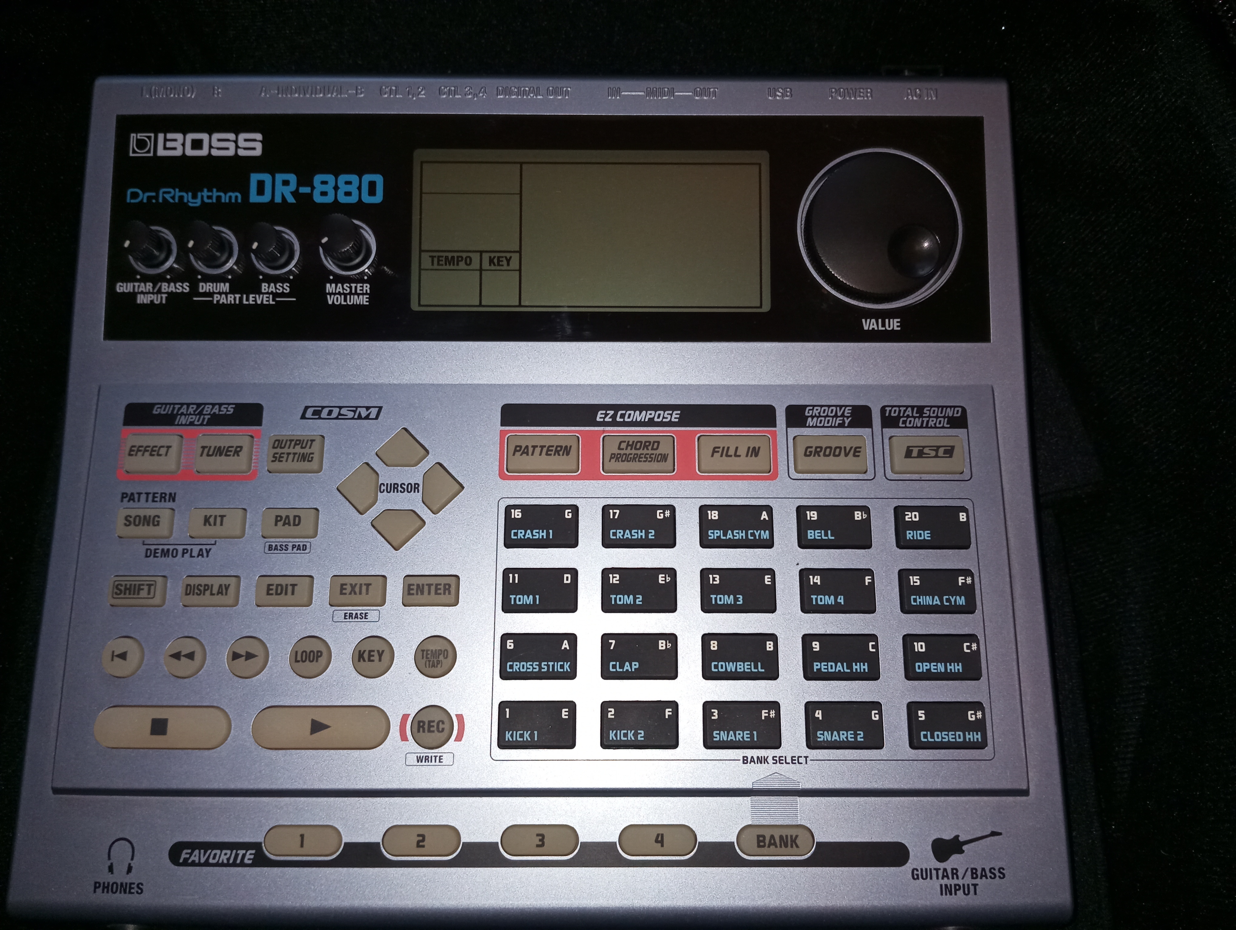 Boss DR-880 