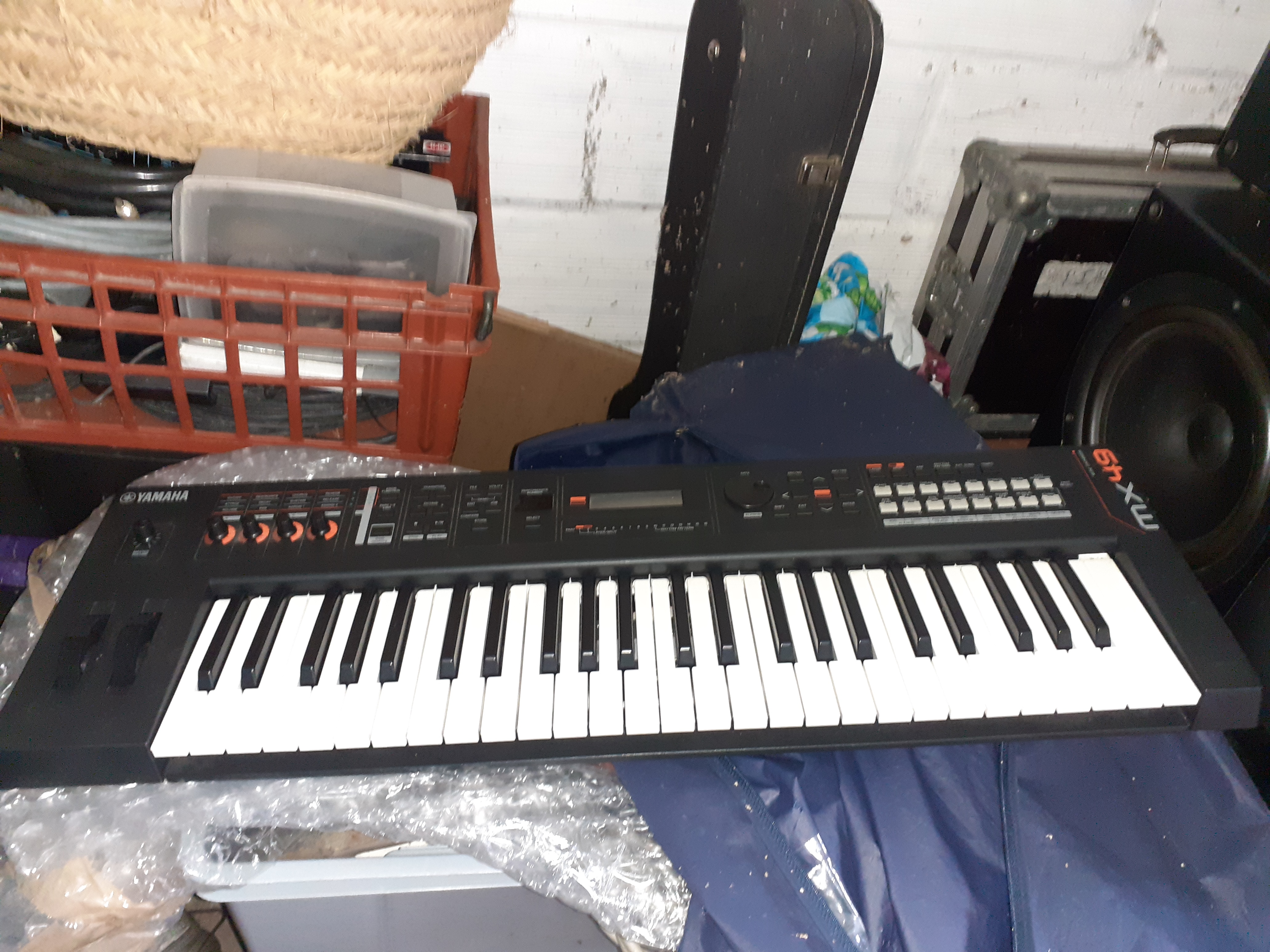 Vends synthé Yamaha MX 49