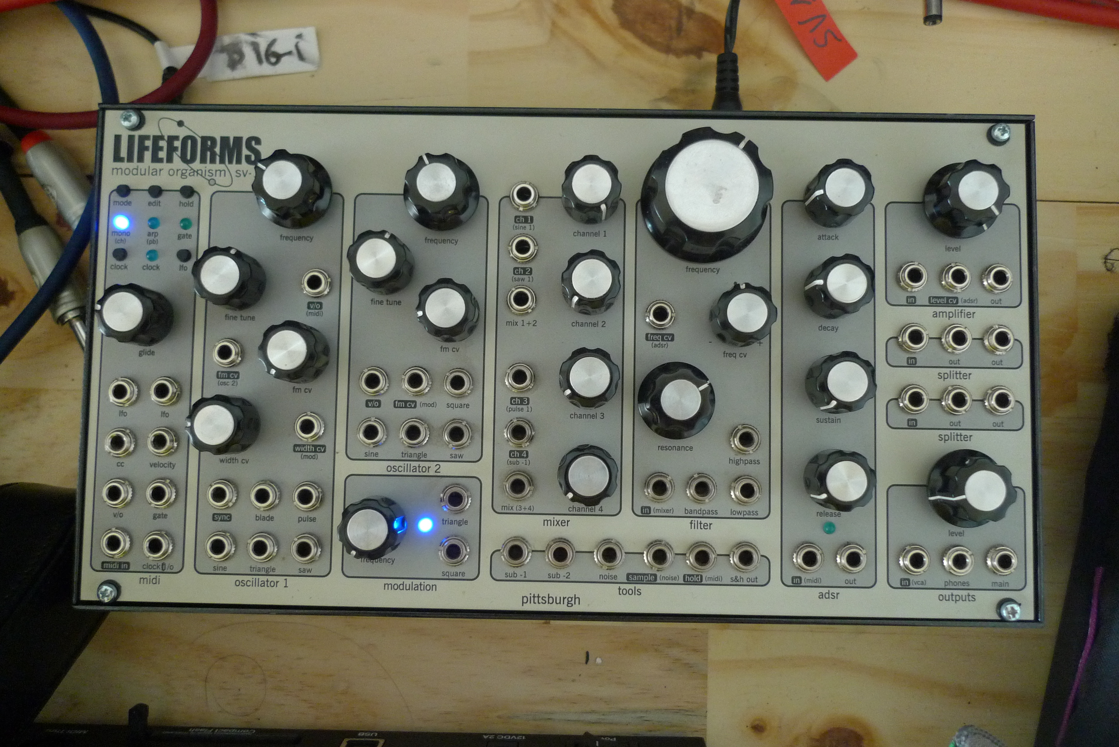 Pittsburgh Modular Lifeforms SV-1 Synthé semi modulaire Eurorack