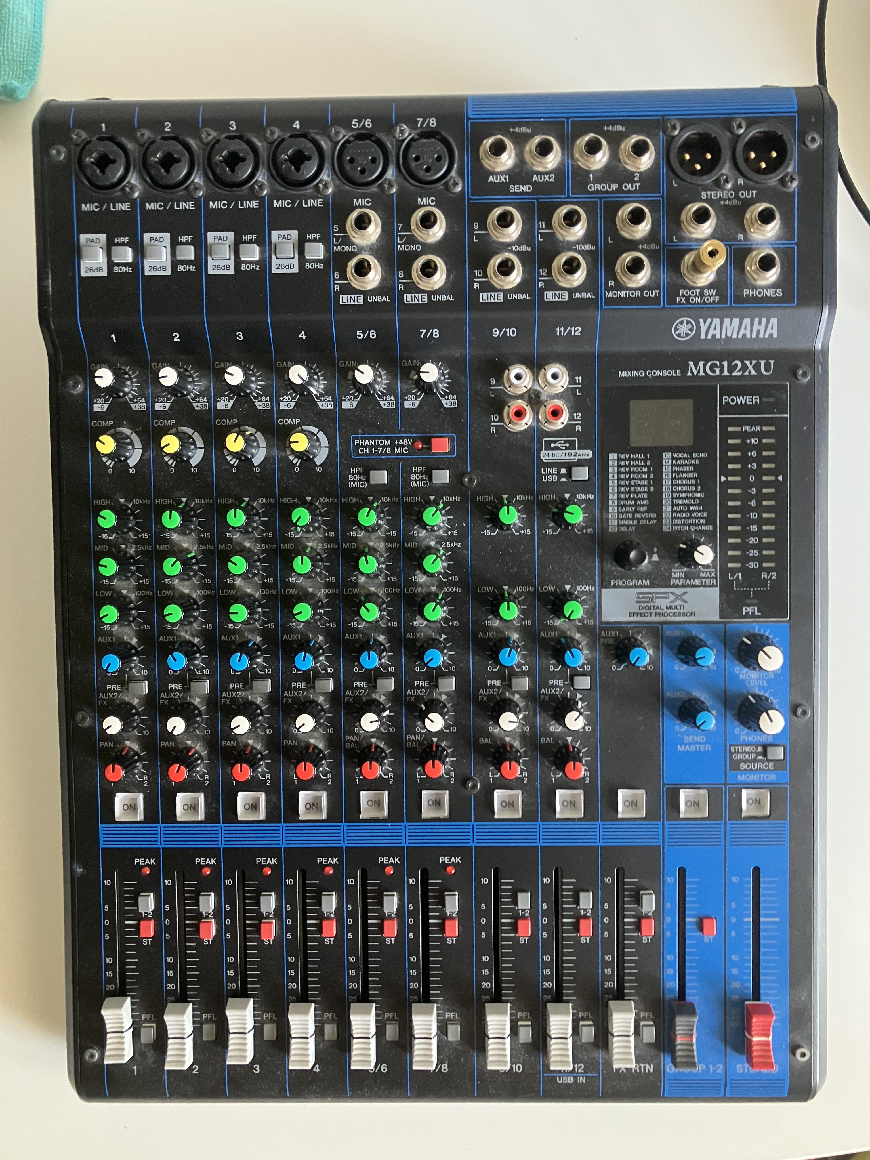 vends table de mixage yamaha mg12xu