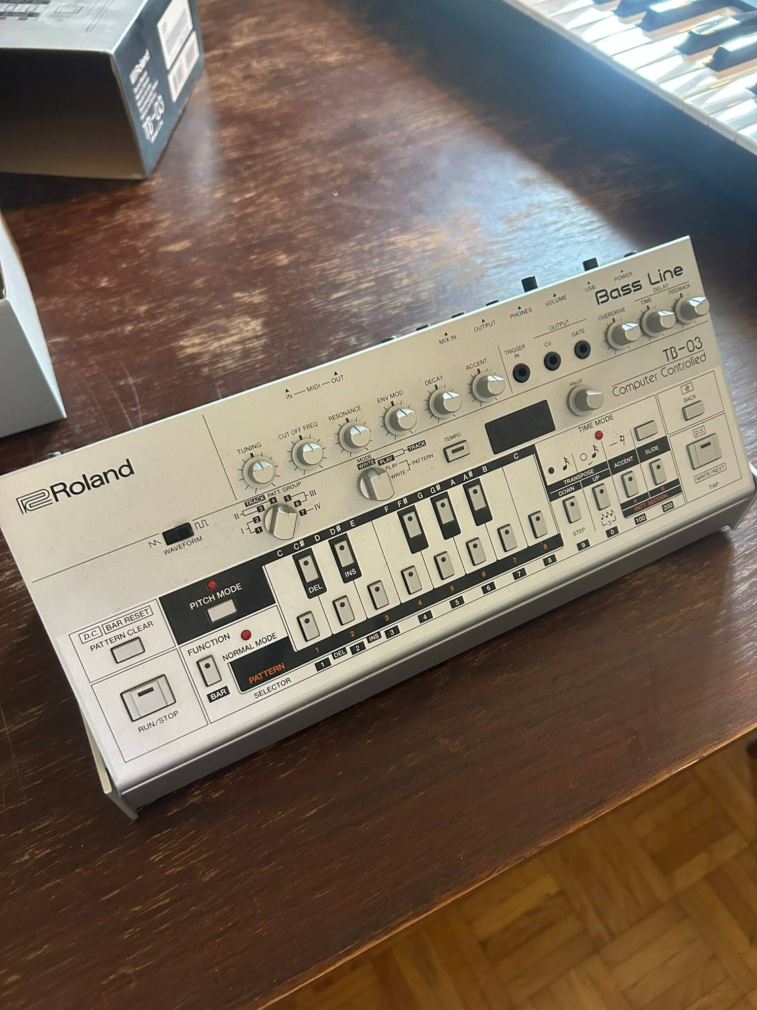 TB 303 COMME NEUVE DANS SA BOITE (Première Main)