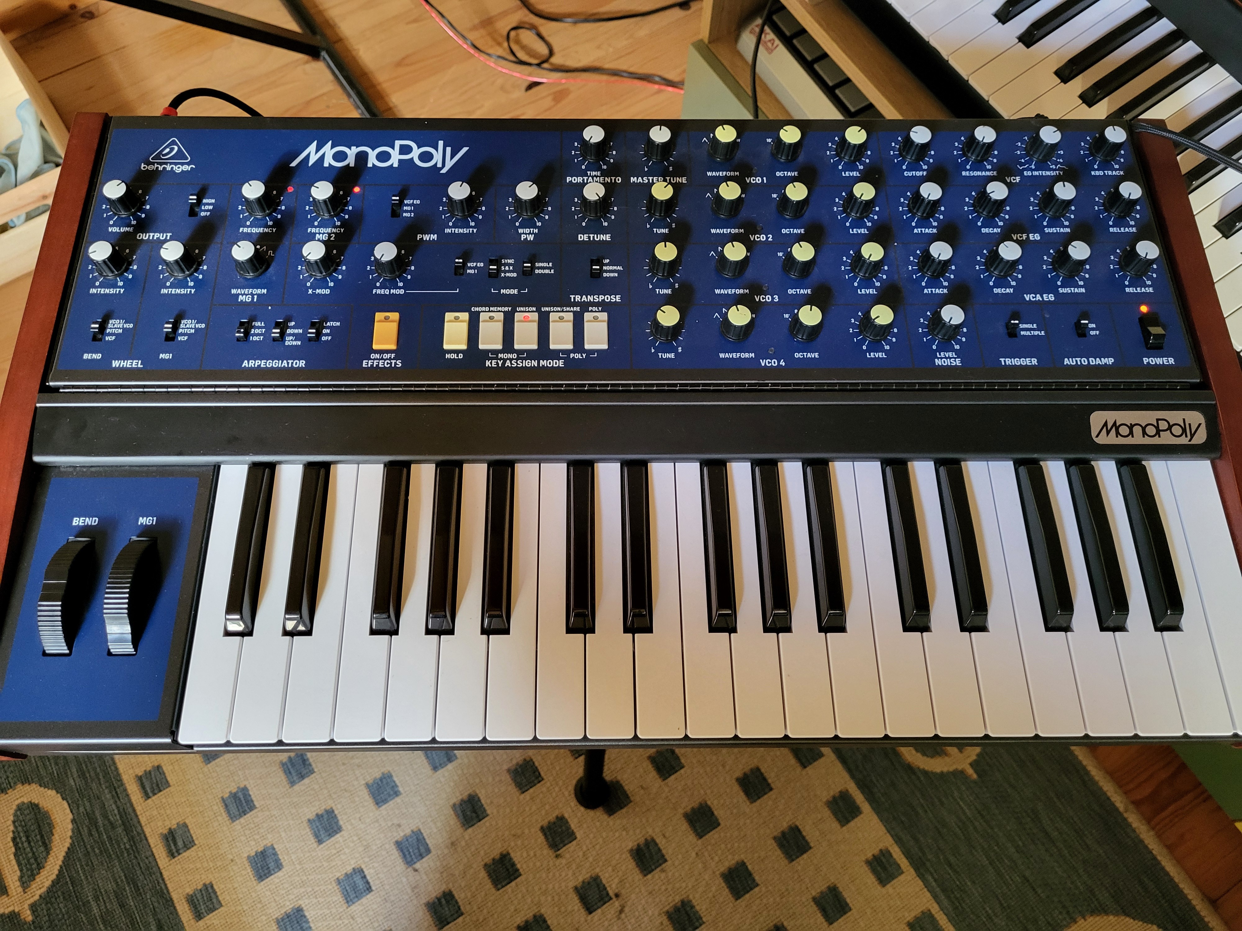 Vends Behringer MonoPoly 