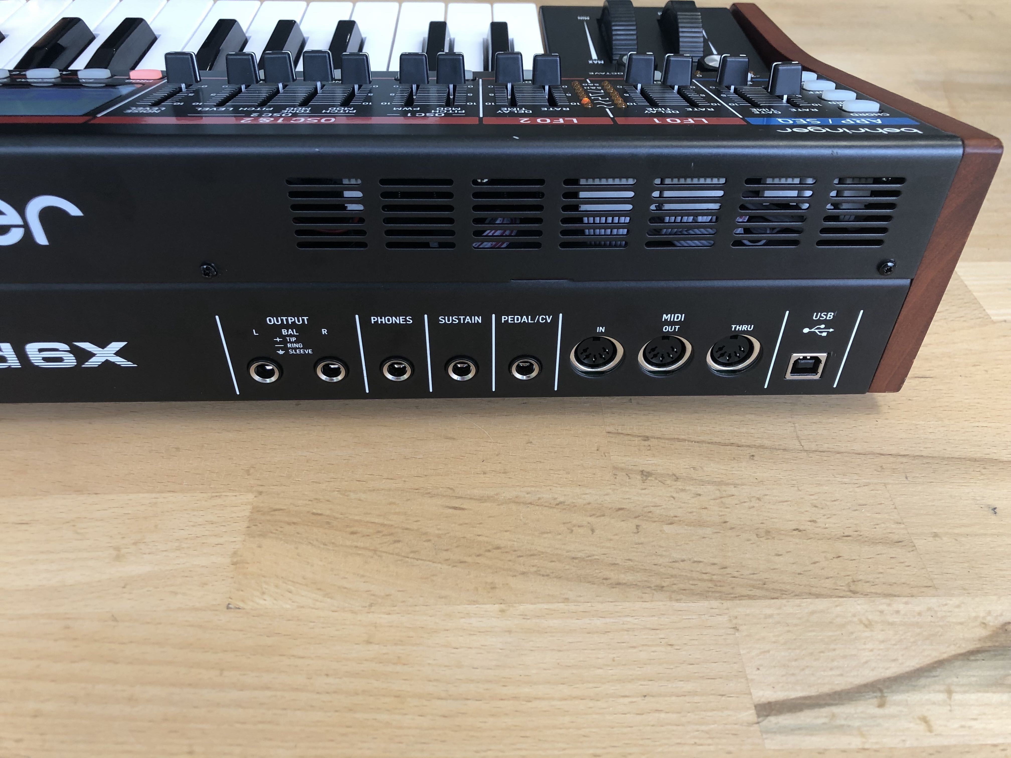 Behringer Deepmind 6X (465)