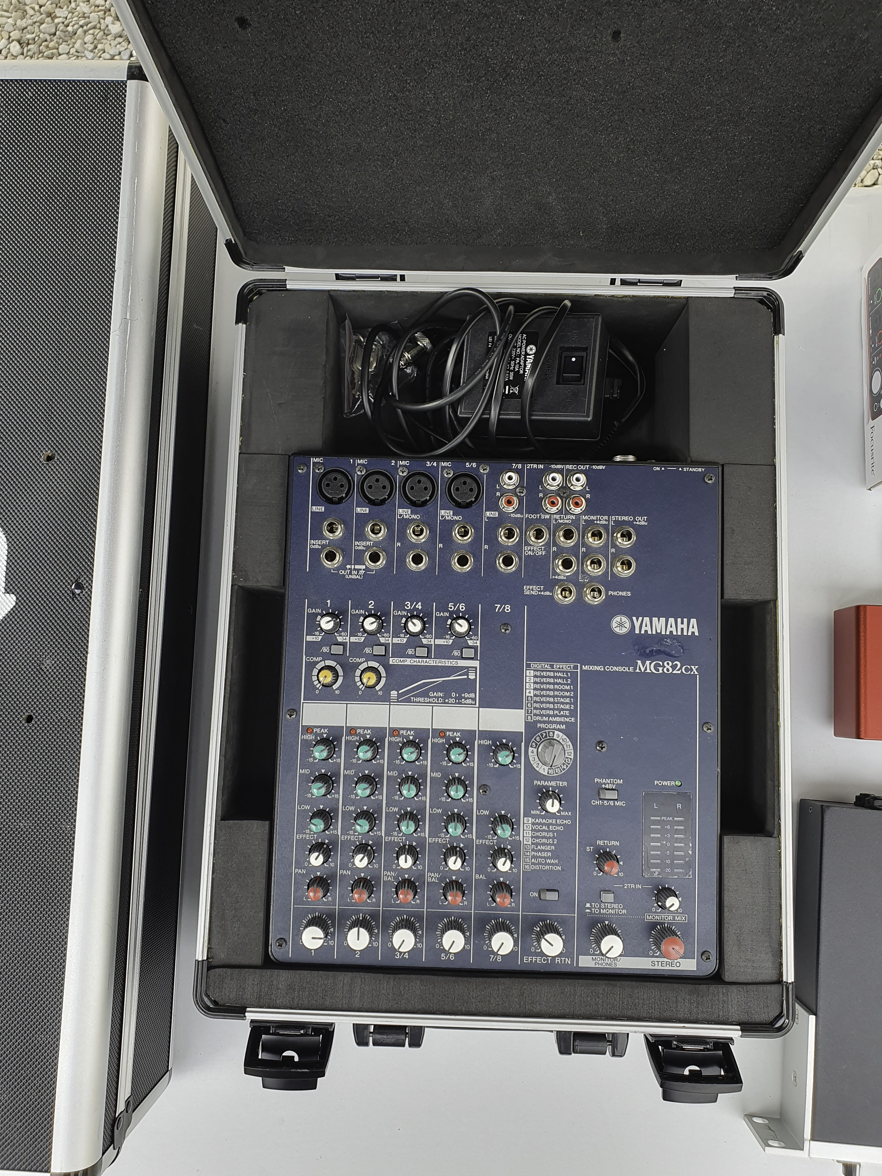 Vends Yamaha MG82CX d'occasion dans son flight case