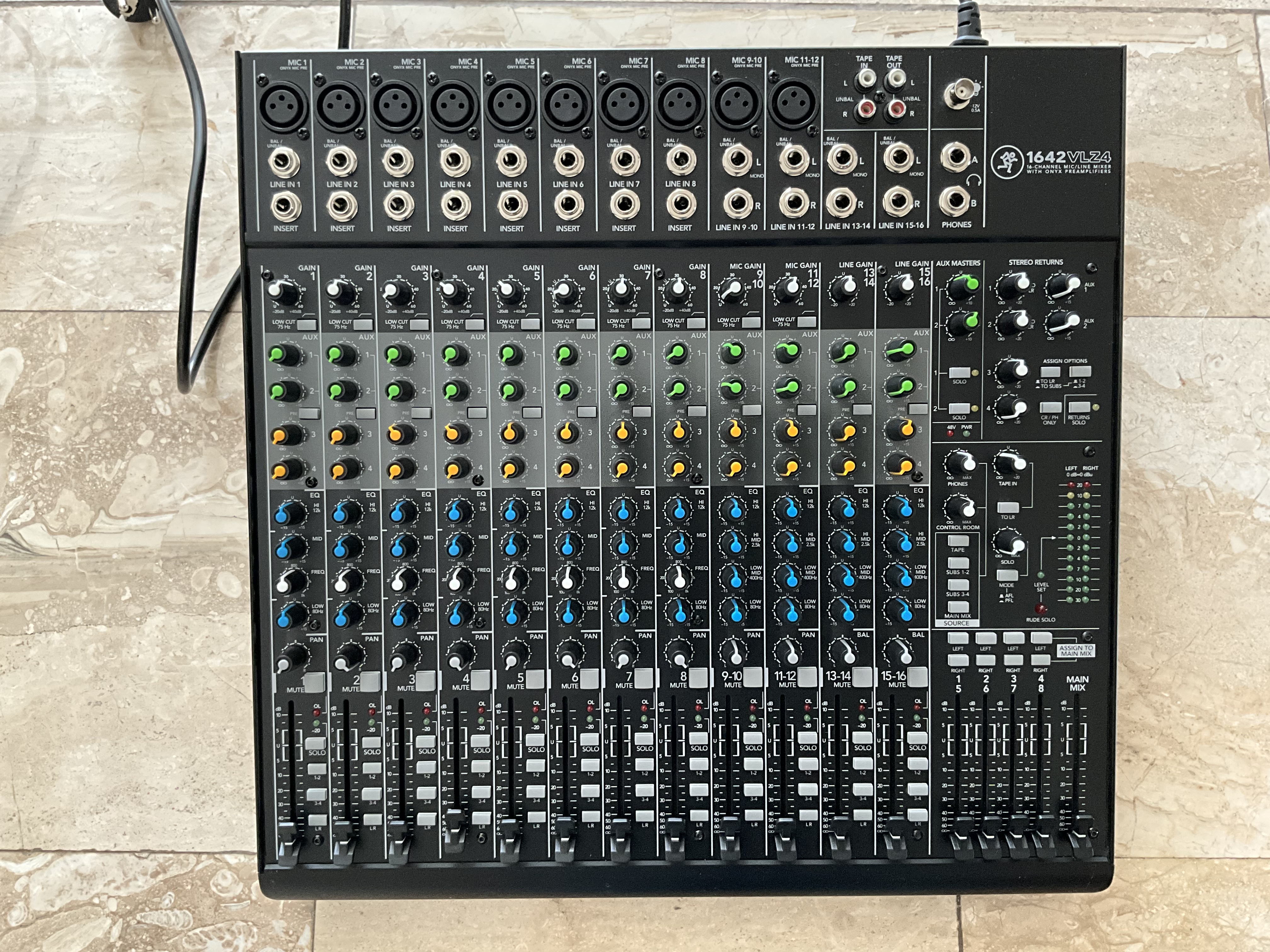 Vends table de mixage Mackie 1642VLZ4, comme neuve.
