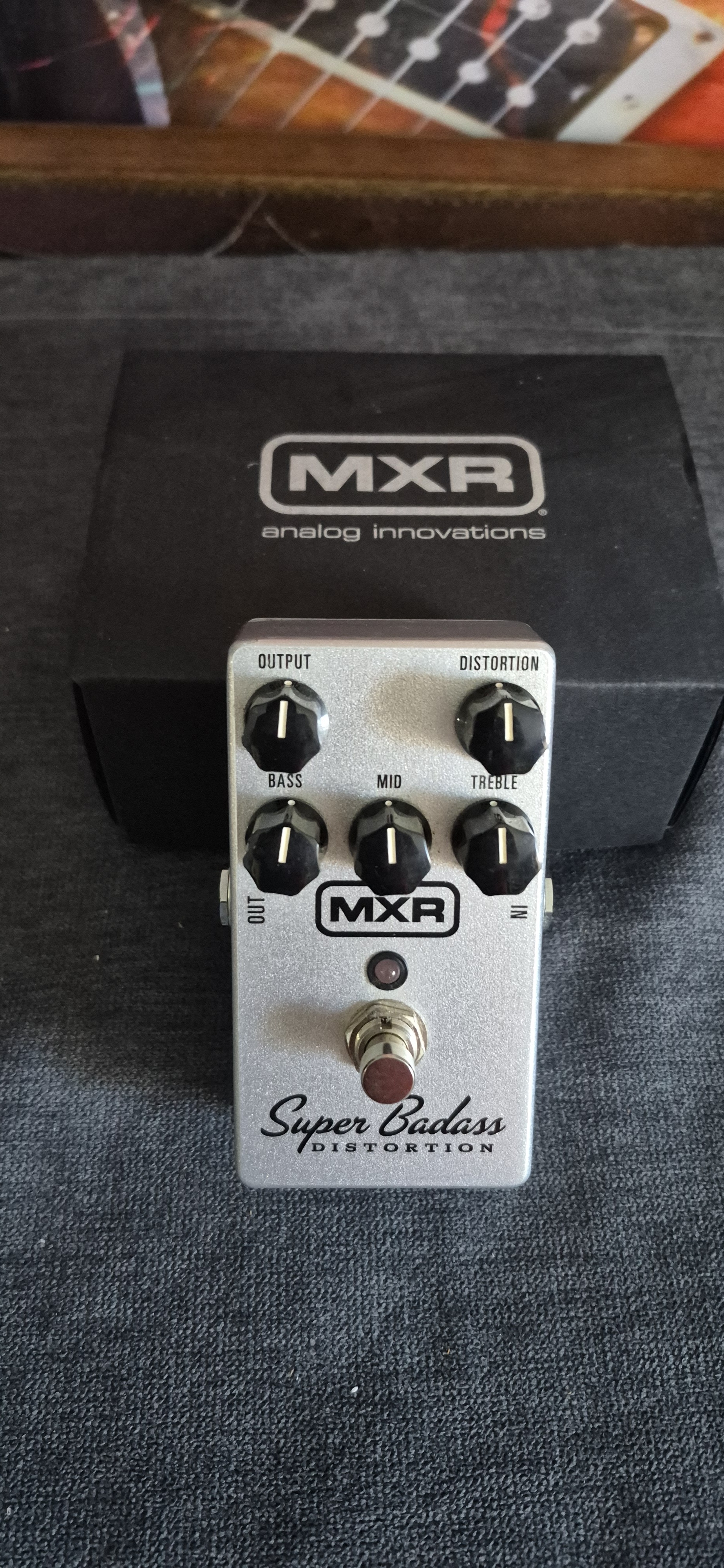 Vends pédale de distortion  MXR M75 Super Badass 