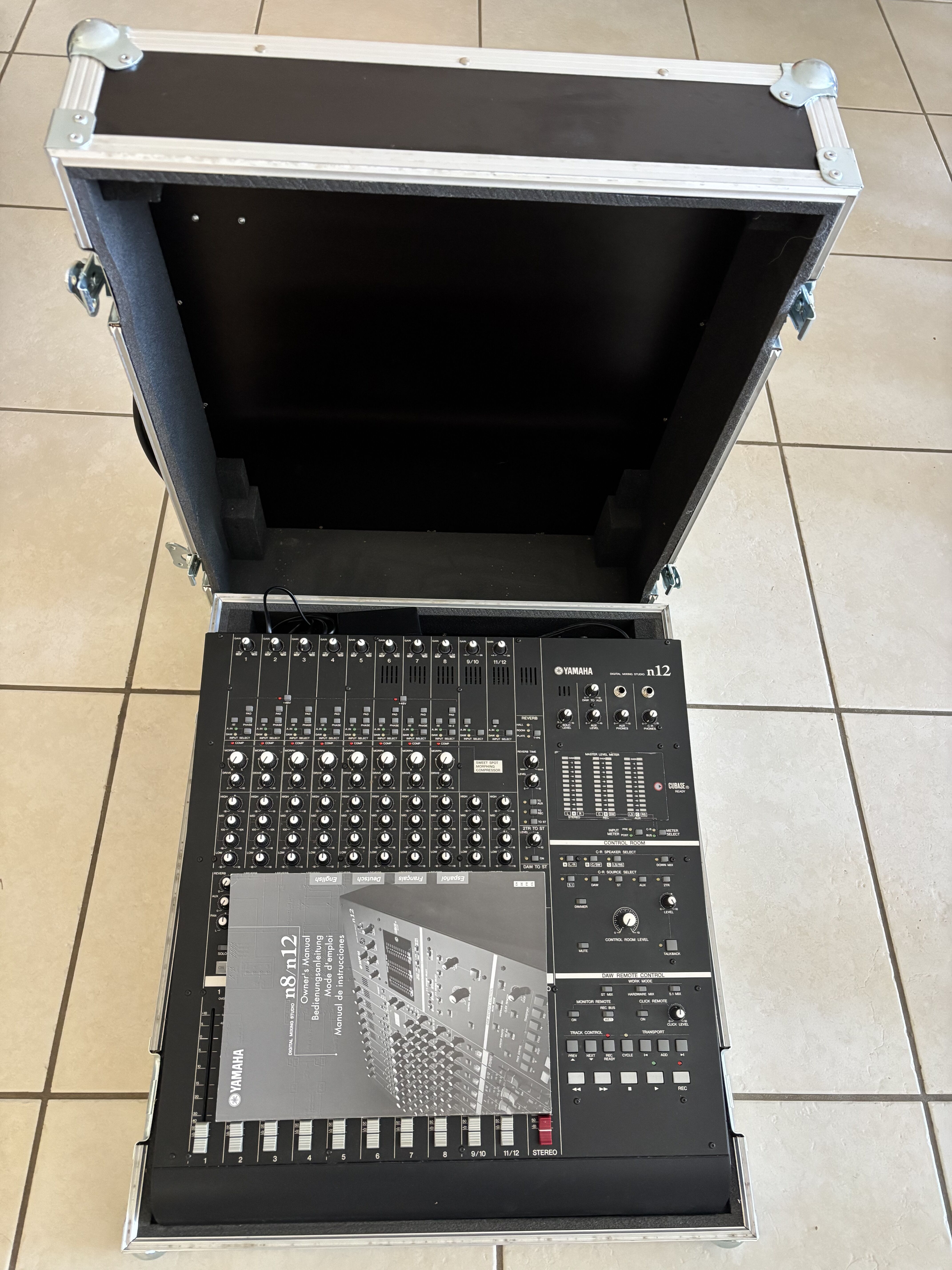 Yamaha N12 - Console numérique à ergonomie analogique