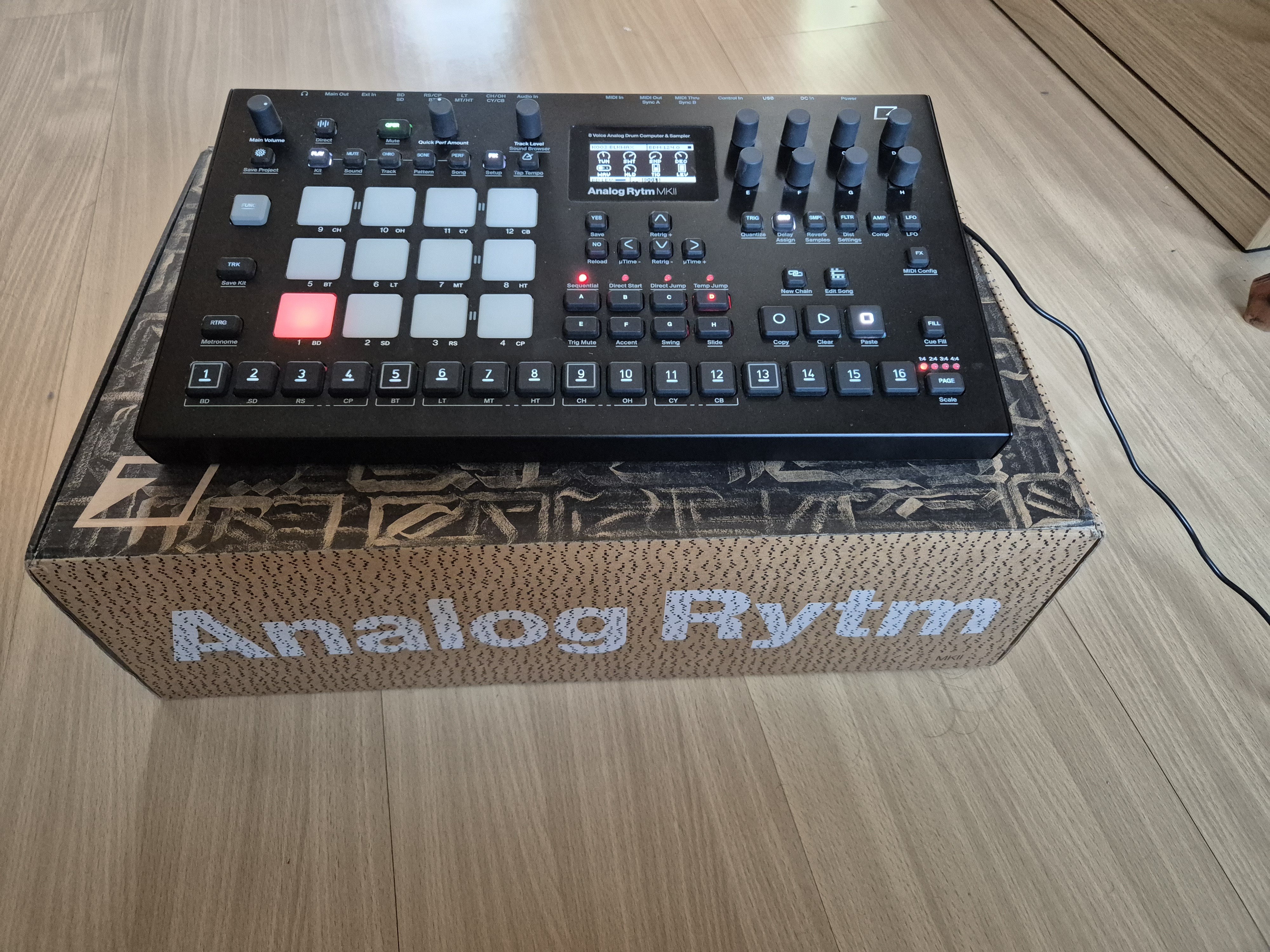 Vends Elektron Analog Rytm MKII - état nickel en boite