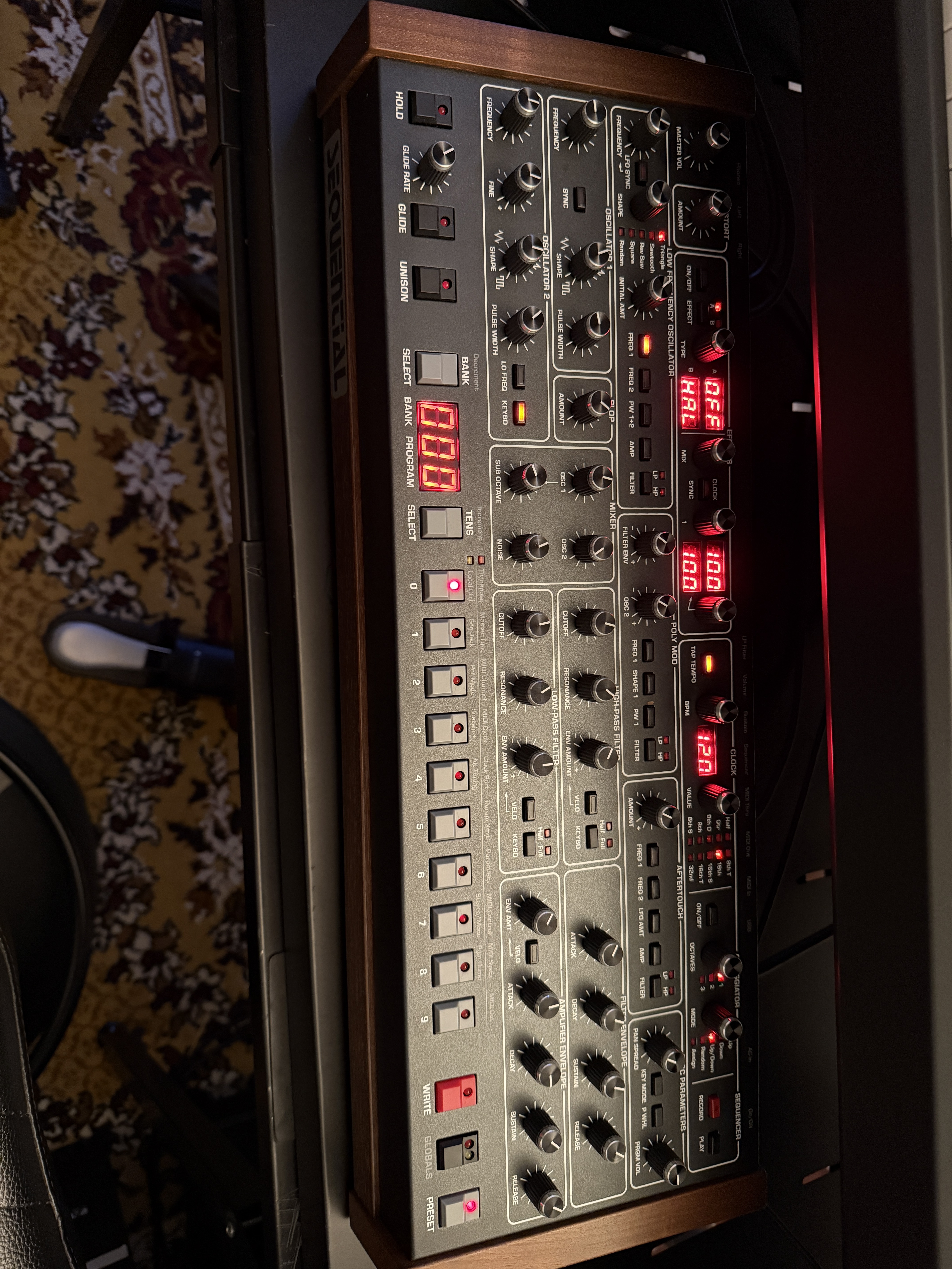 Prophet 6 desktop comme neuf acheté en avril 2026