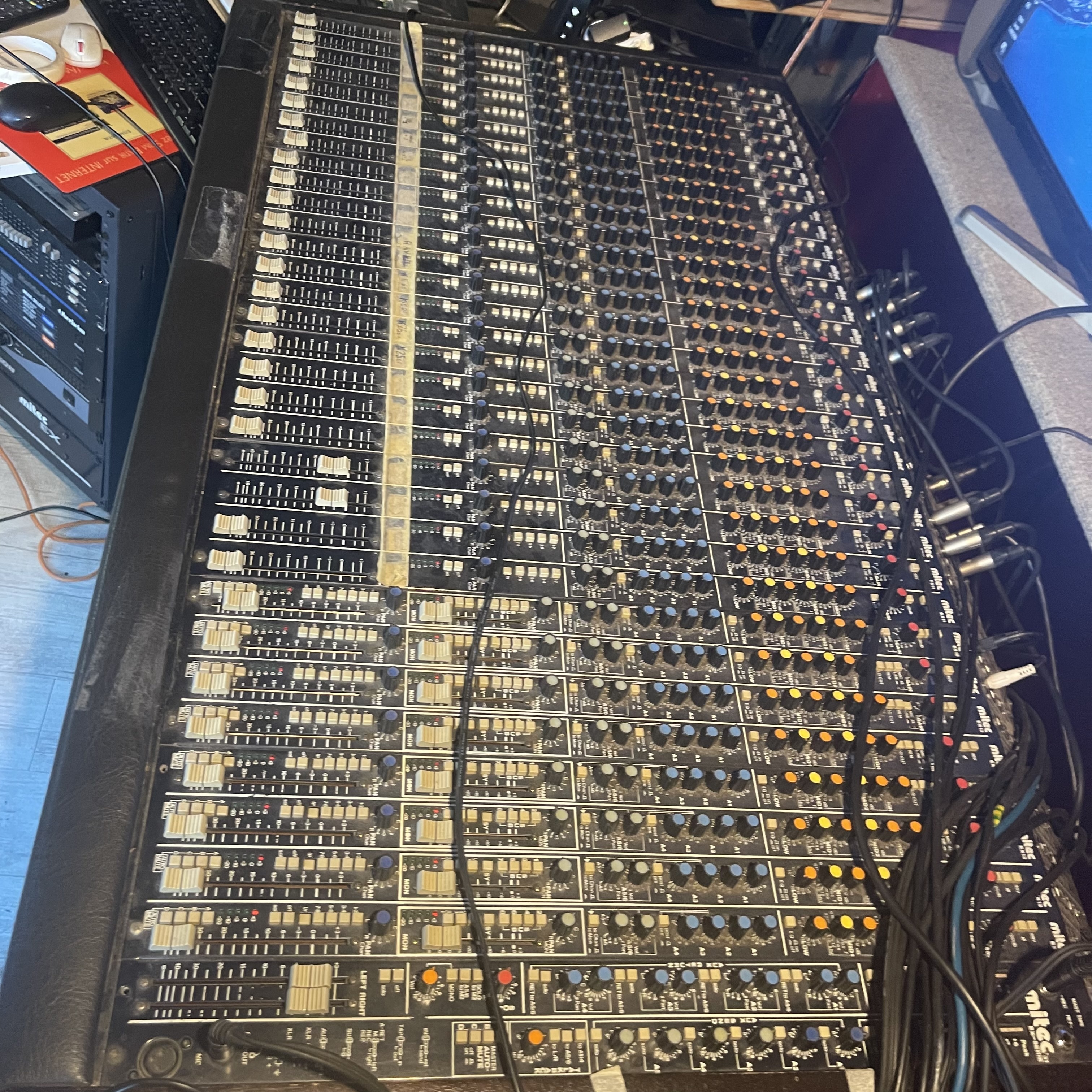Console de mixage Mitec EX-Series 24 voies + alimentation