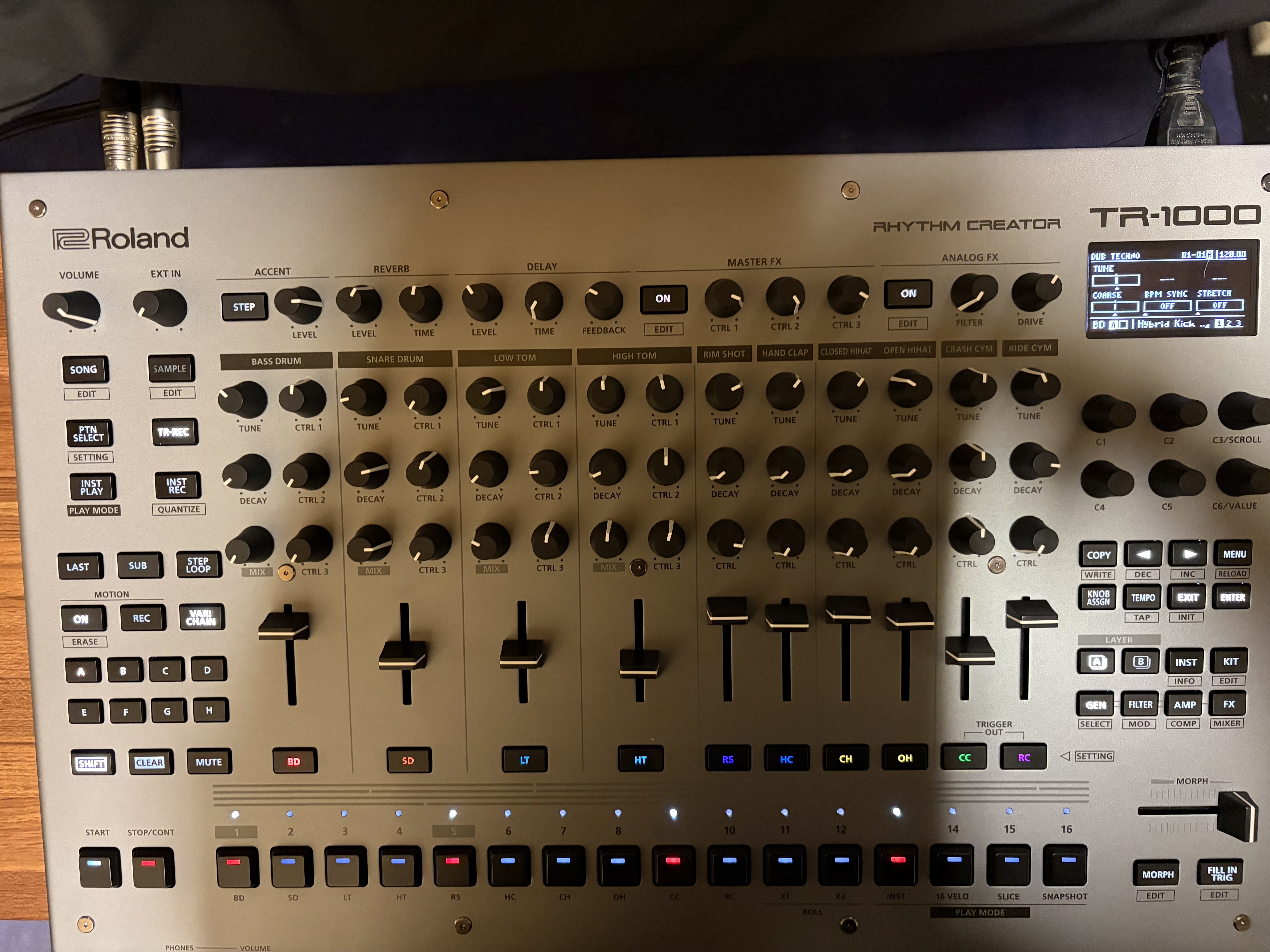 ROLAND TR 1000 COMME NEUF SOUS GARANTIE 