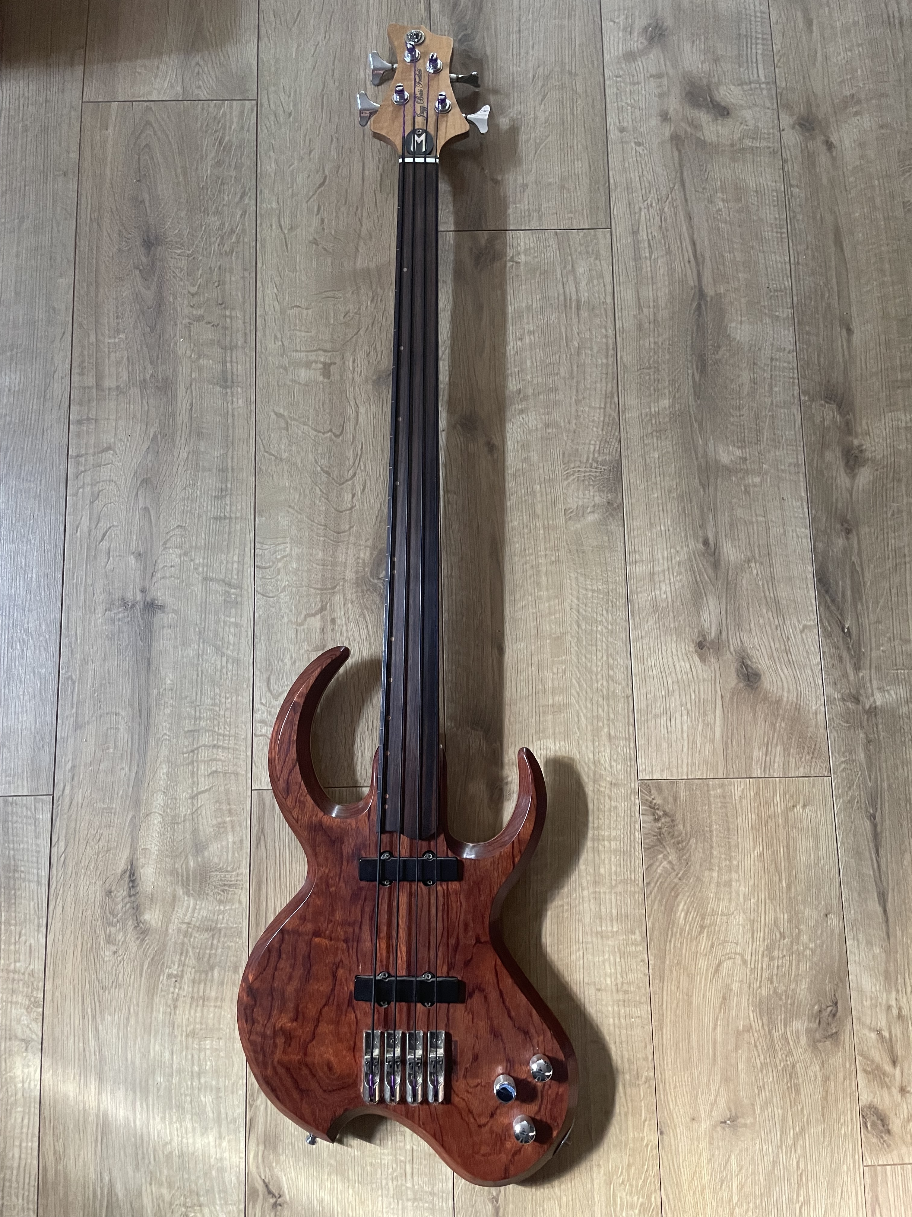 Vends basse fretless du luthier P Martines