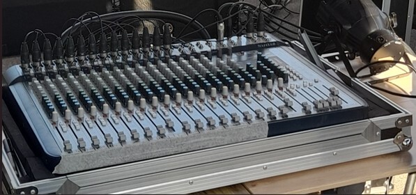 Vends console Soundcraft Signature 22 très bon état + flight case
