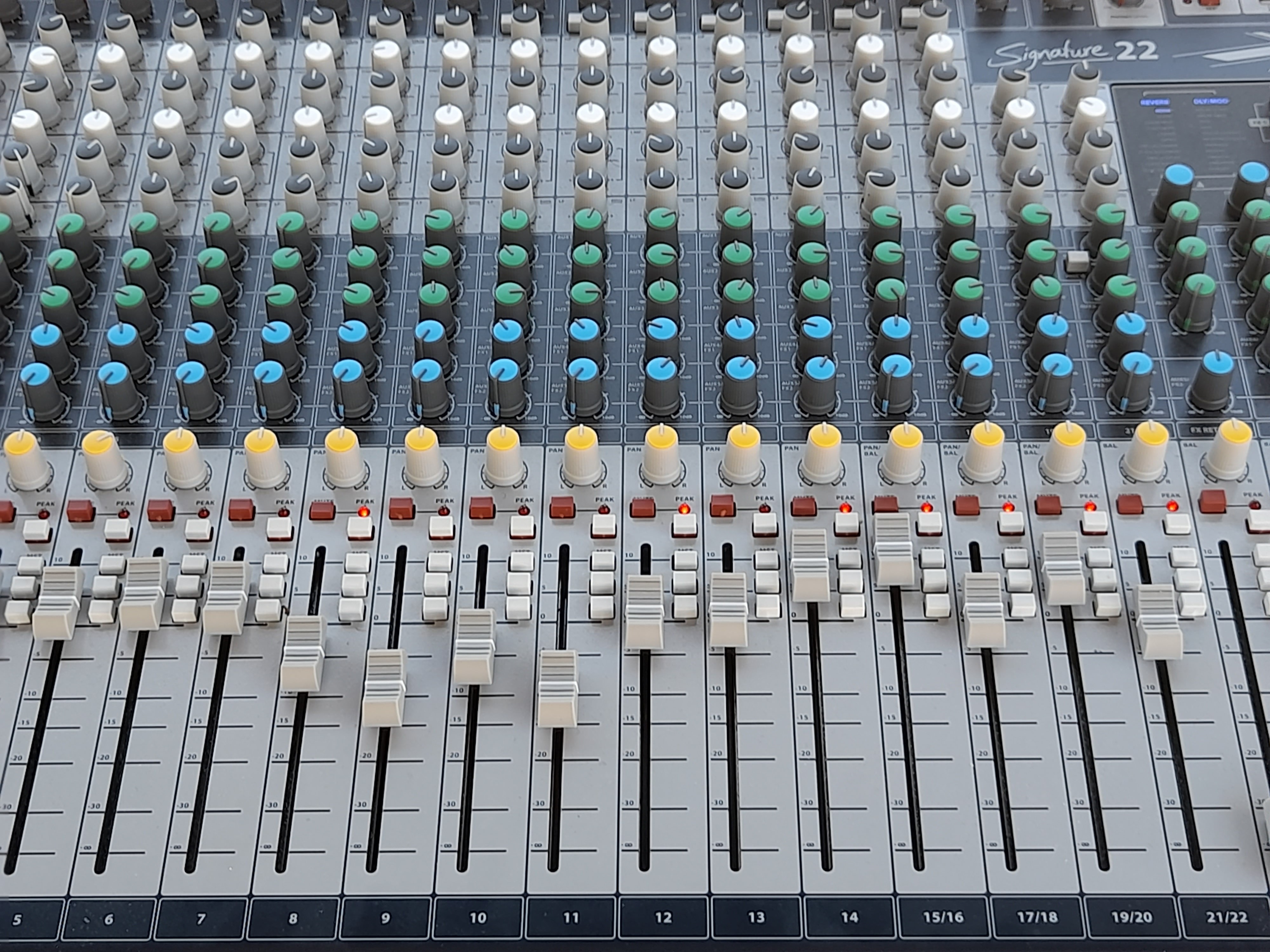 Soundcraft Signature 22 (72273)
